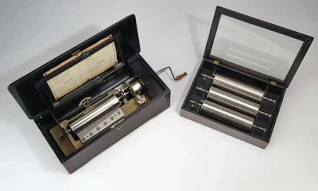 Musikspielwerk "Subline-Harmony Cylinder Music Box" mit 4 Walzen in