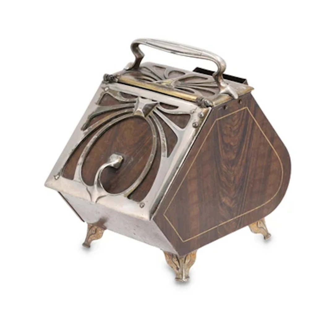 Kohleschüttkübel mit Ornamentdekor, um 1900/15