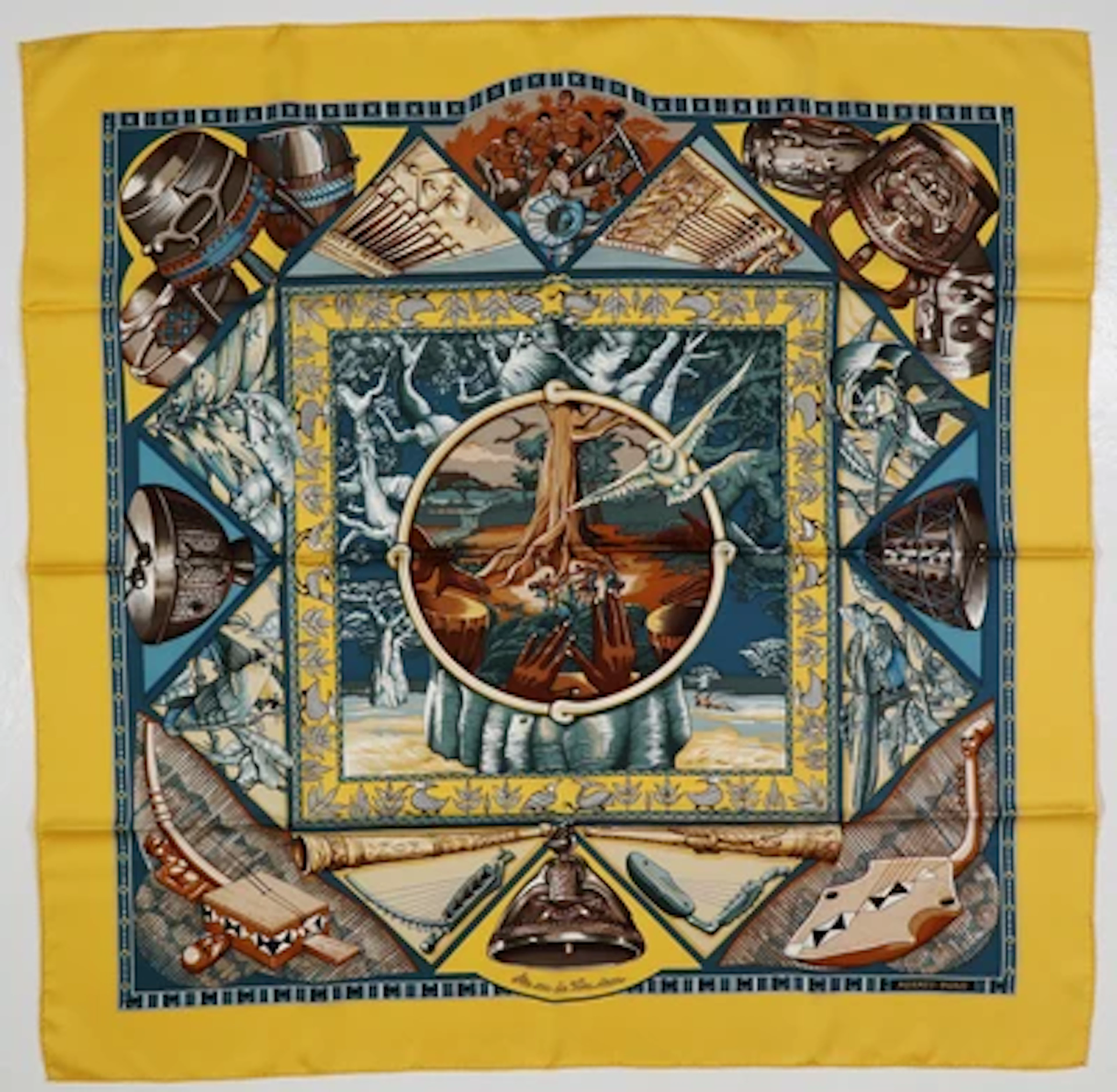 Hermès Tuch "Au so du Tam-TAm"