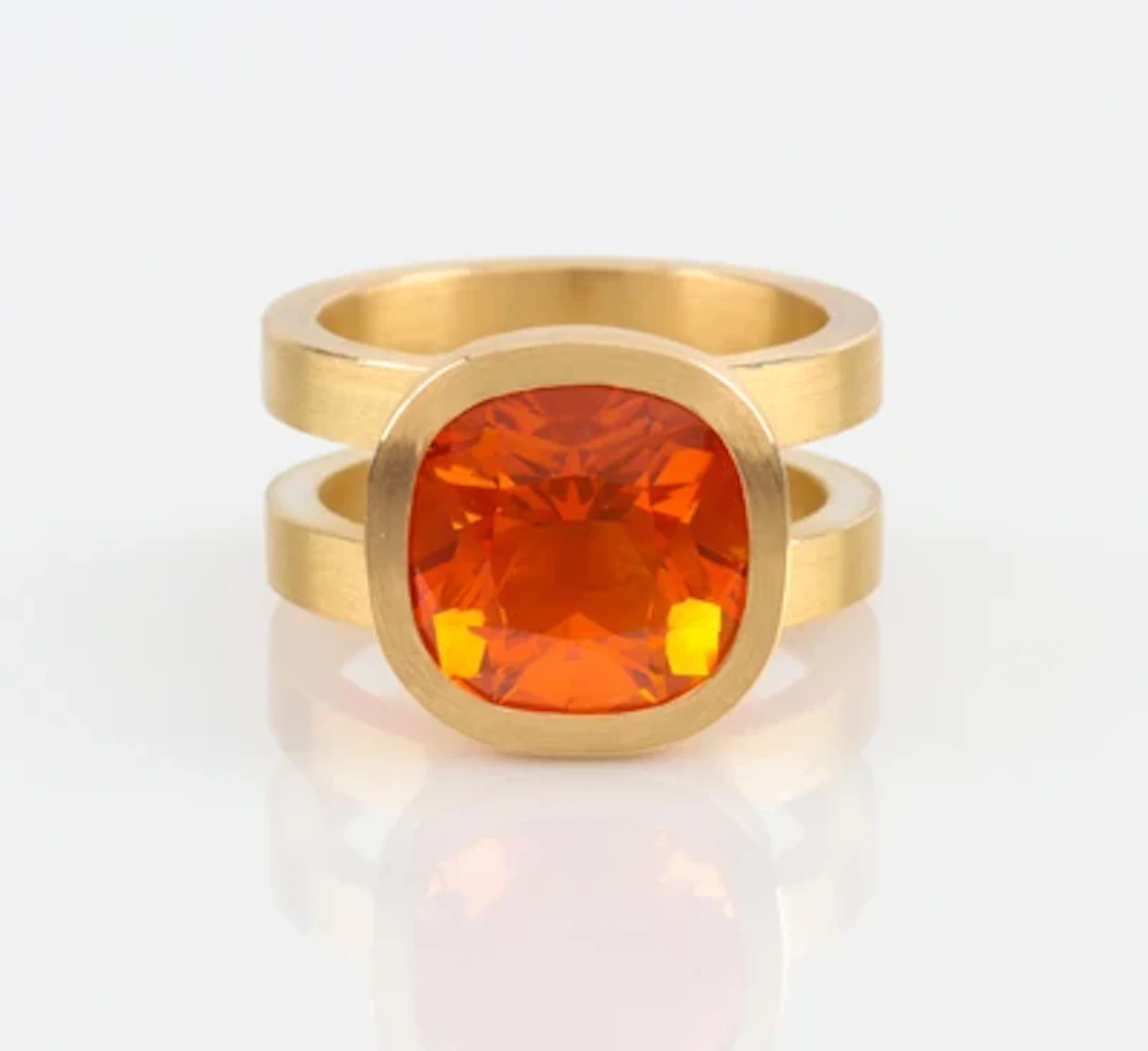 Feueropal Ring ca. 4,40 ct