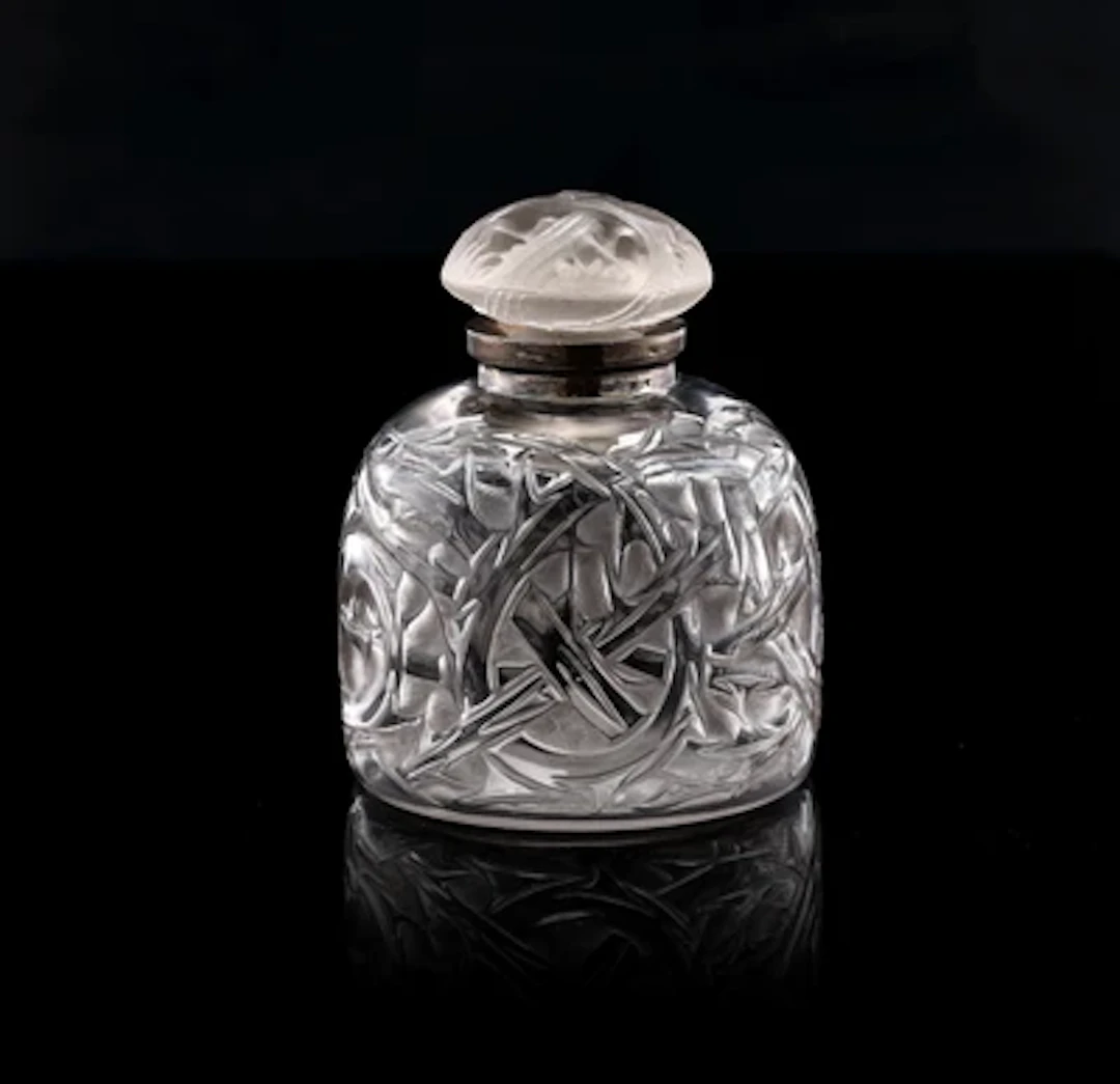 A scent bottle with stopper and silver mount, cf. 'Épines' toilet