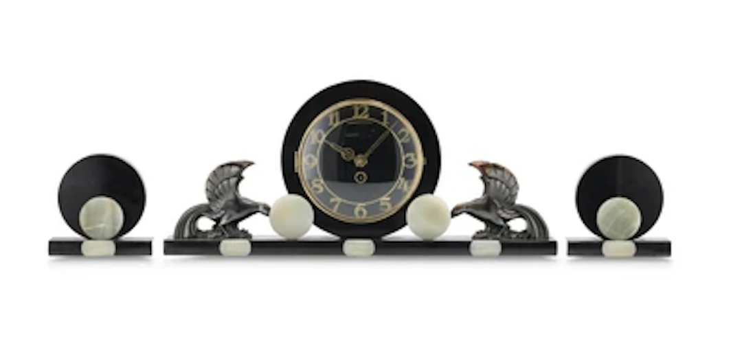 An Art Deco onyx mantel clock with birds and two bookends, c. 1920/35