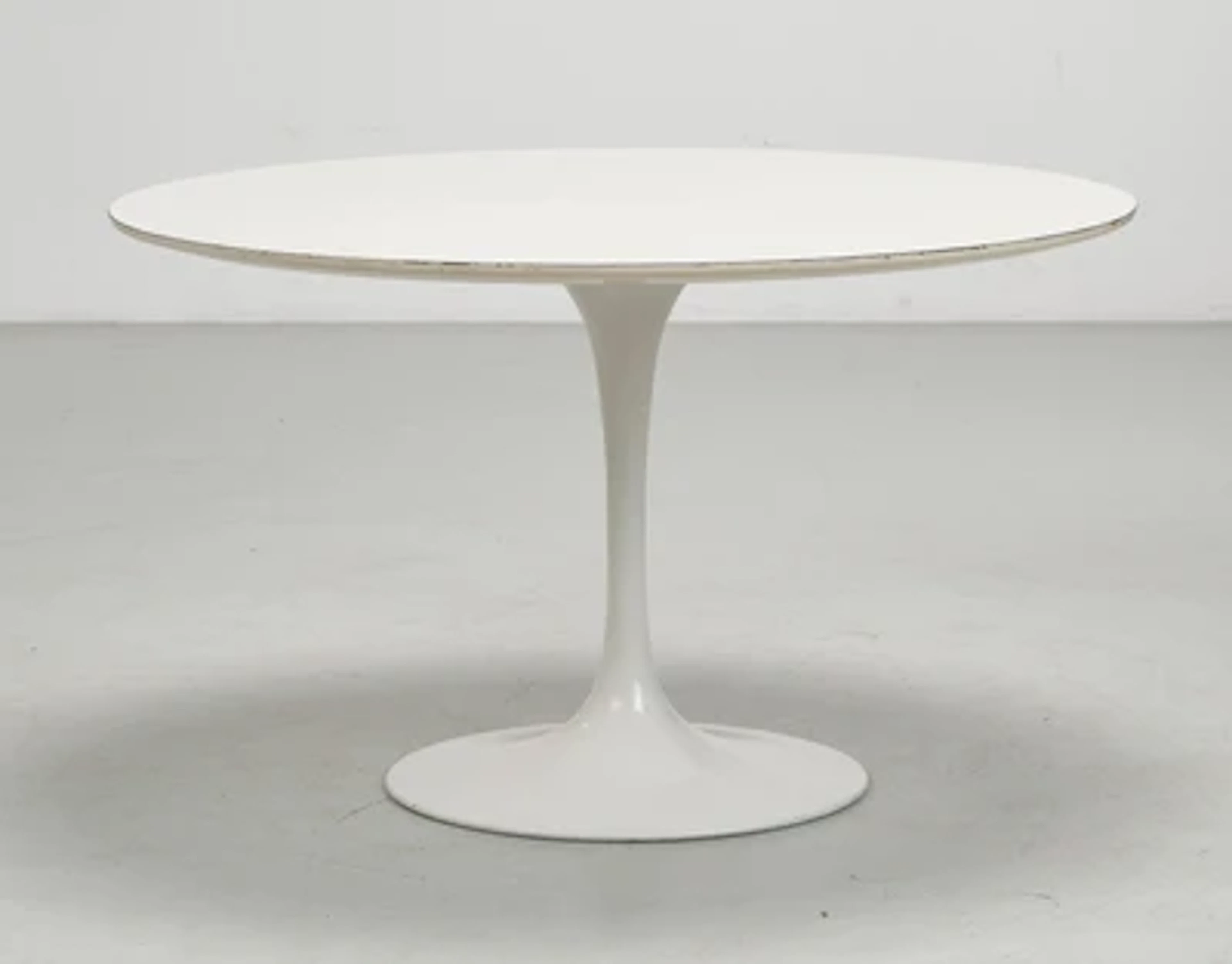 Sofatisch 'Tulip', Entwurf Eero Saarinen
