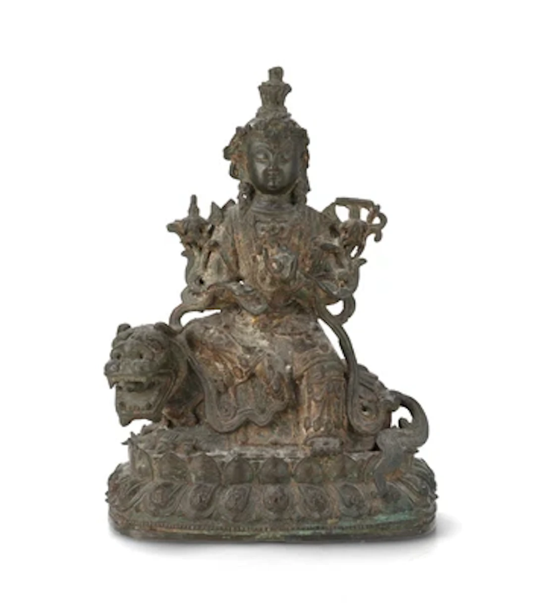 Bronzefigur des Wenshu (Manjushri) auf einem Löwen sitzend, China
