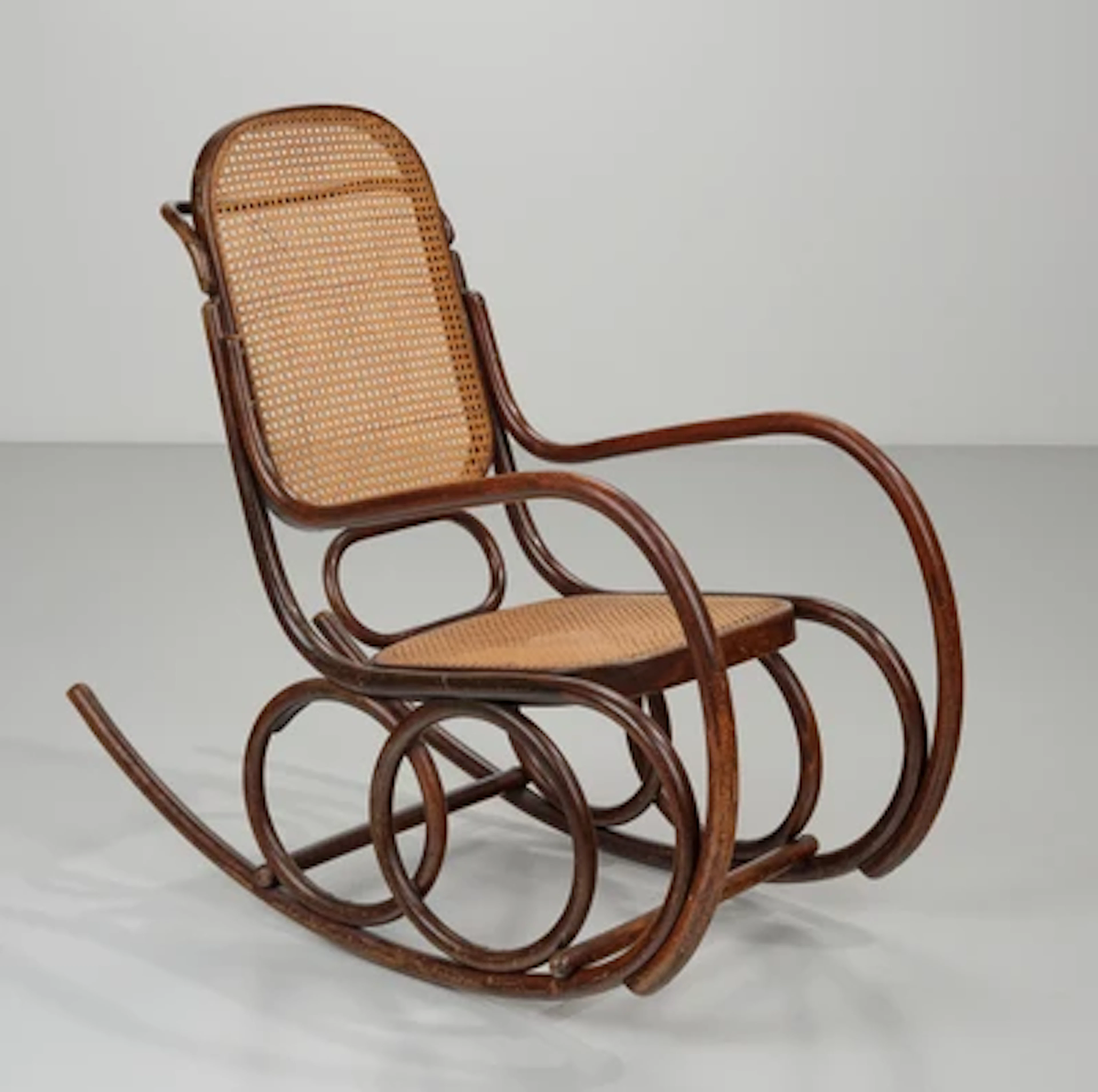 Schaukelstuhl ("Schaukelfauteuil"), vgl. Modellnummer: 4, Entwurf: vor 1904, Ausführung: Firma Gebrüder Thonet, Wien