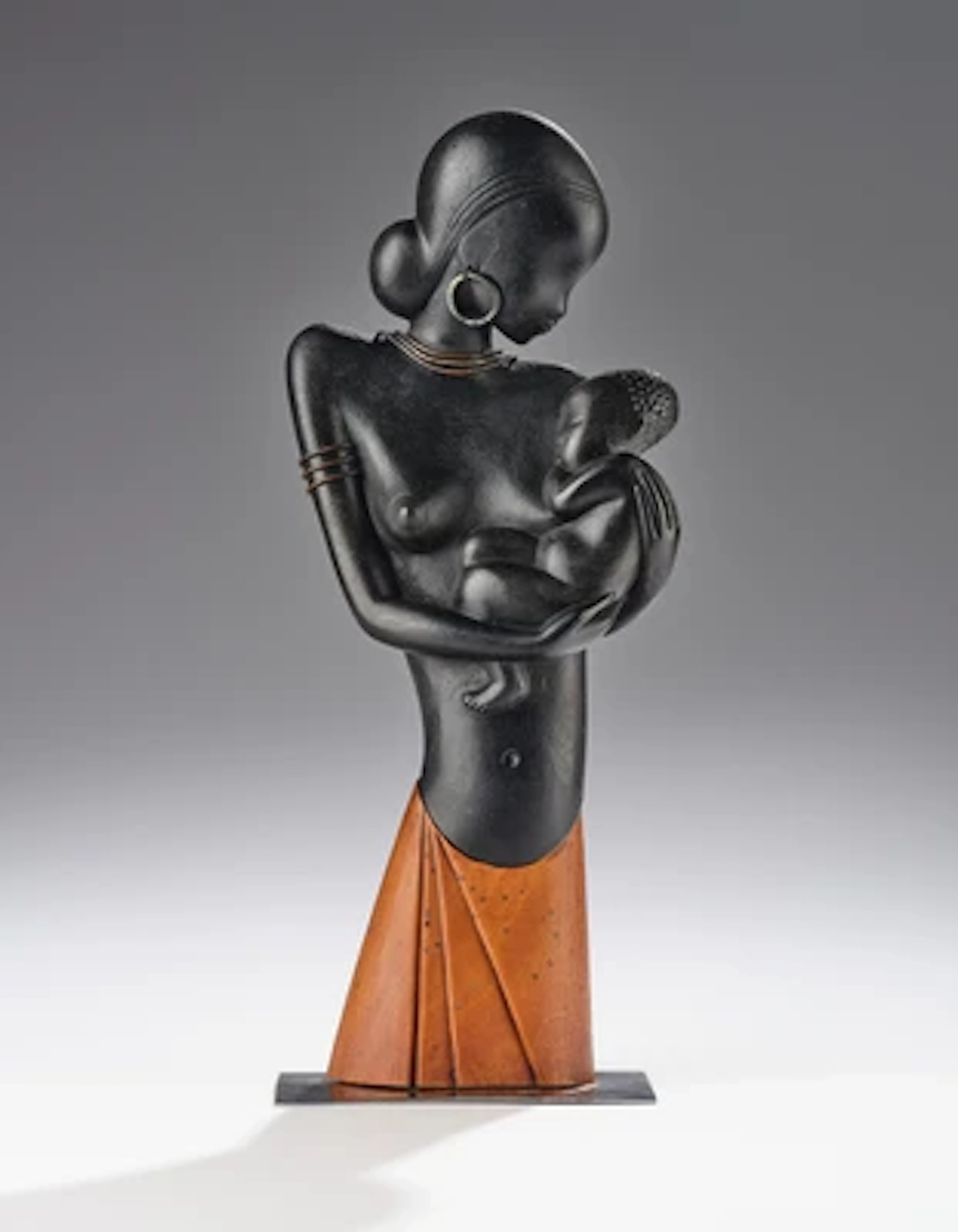 A female half-length figure with a child, model number 4569, Werkstätte