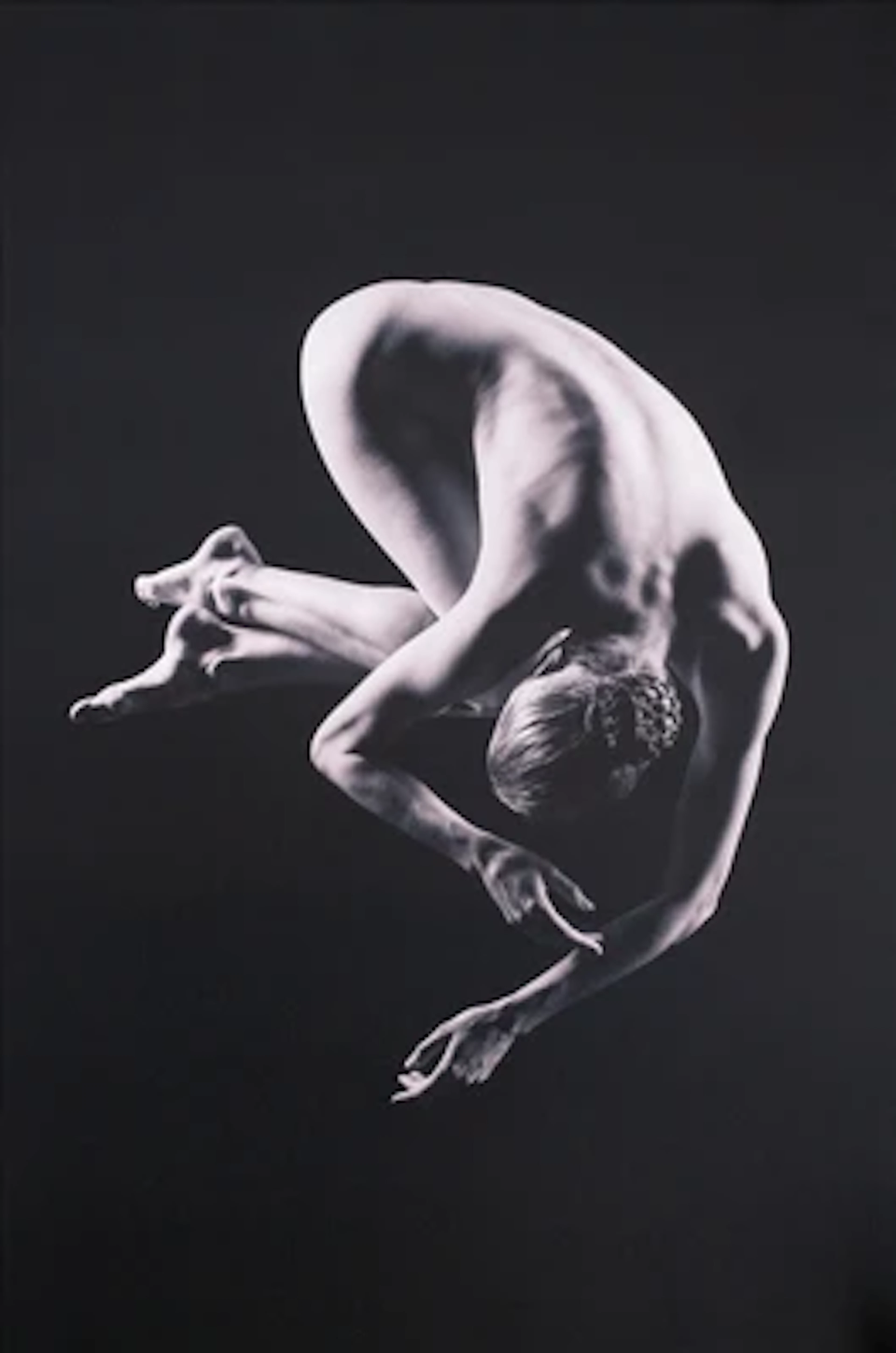 Tom Monochrom, "CURLED UP", 2023