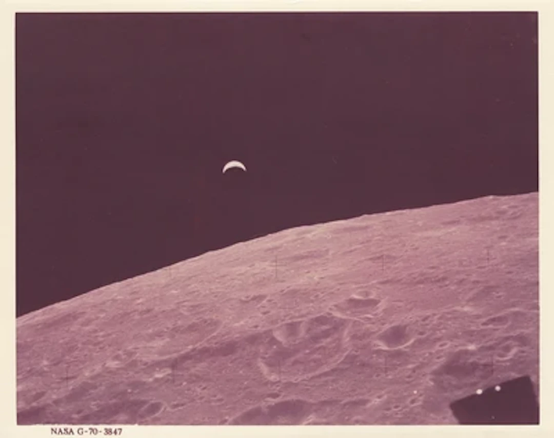 APOLLO 12 - First Crescent Earthrise