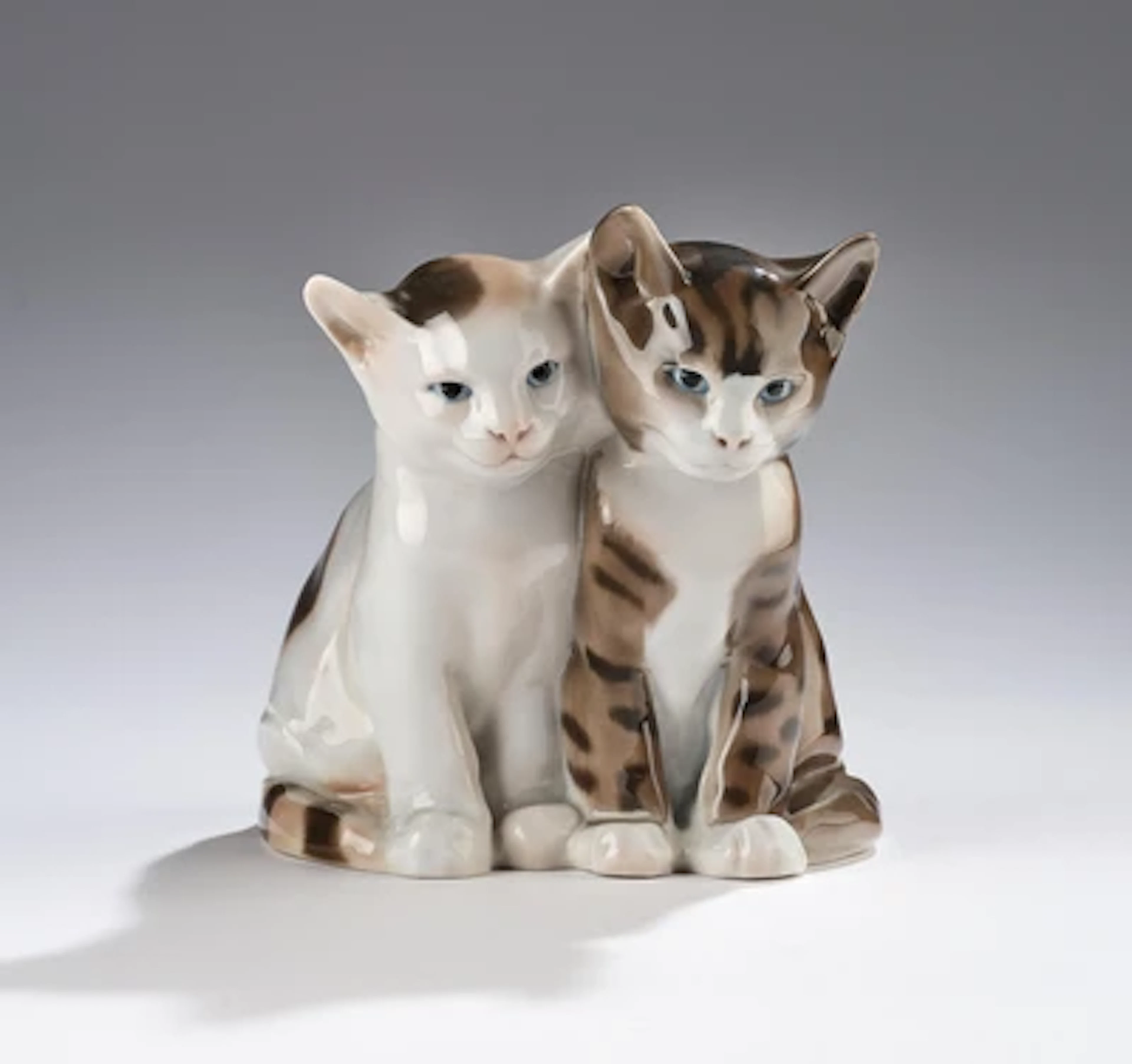 Willy Zügel (1876-1950), Zwei sitzende Katzen, Modellnummer:144, Ausführung: Porzellanmanufaktur Philipp Rosenthal & Co., Selb, 1921/22