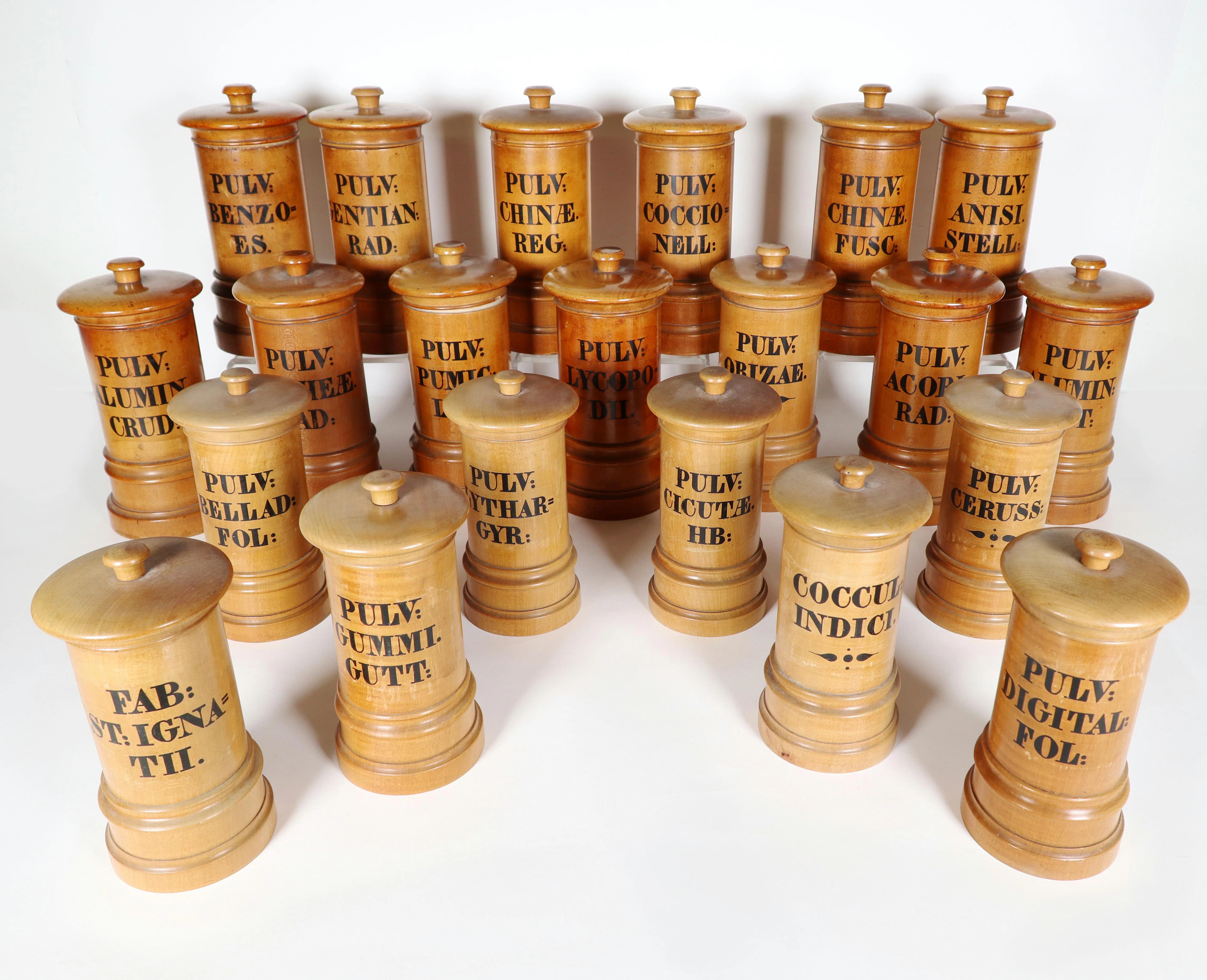 21 Apothekergefäße mit Deckel, 19. Jahrhundert