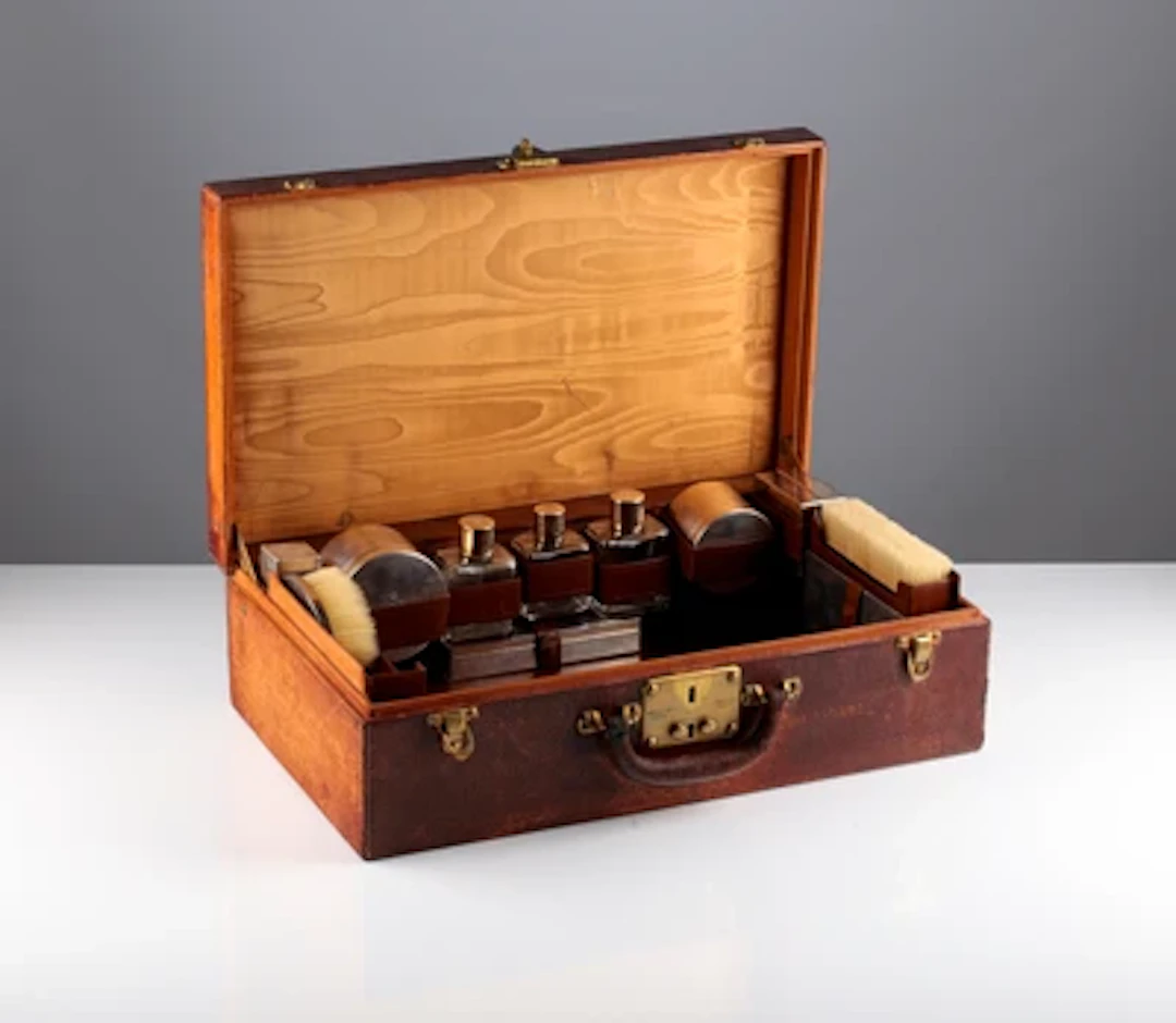 LOUIS VUITTON "Boite a flacons", Vanity Case mit originaler LV Silber-Garnitur
