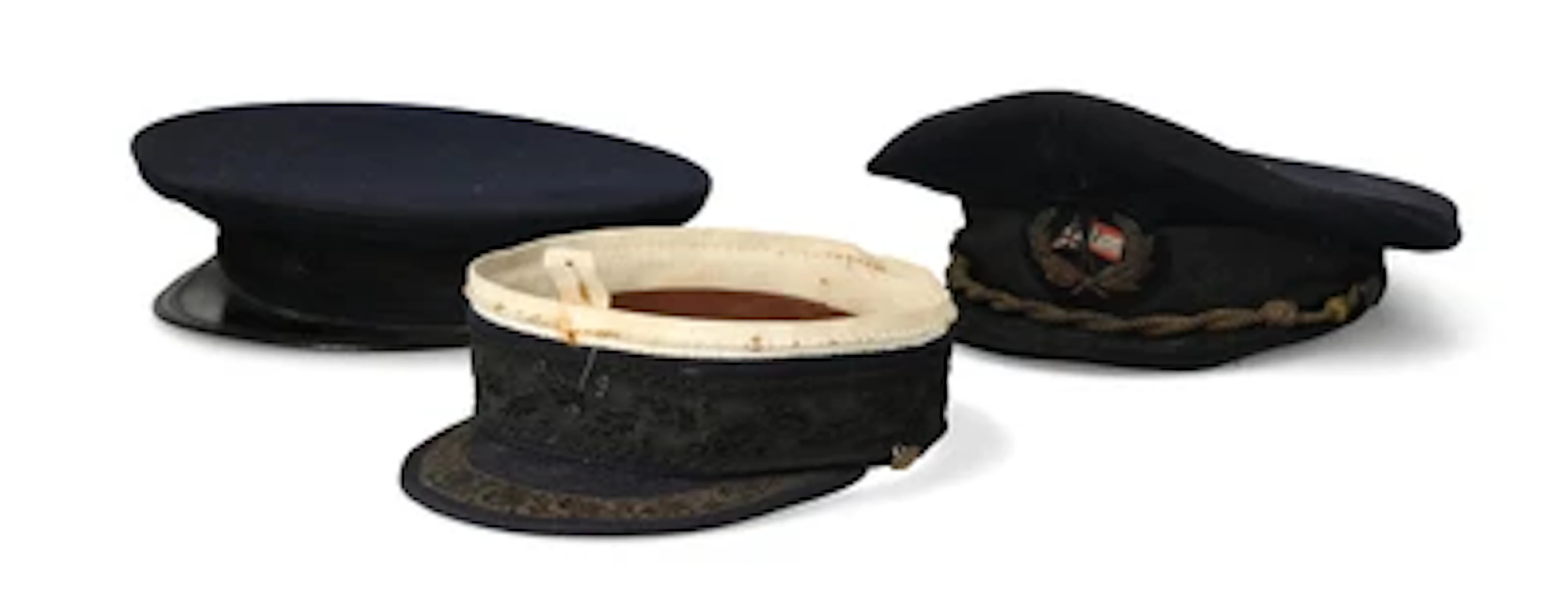 Konvolut von 2 deutschen Marinekappen: