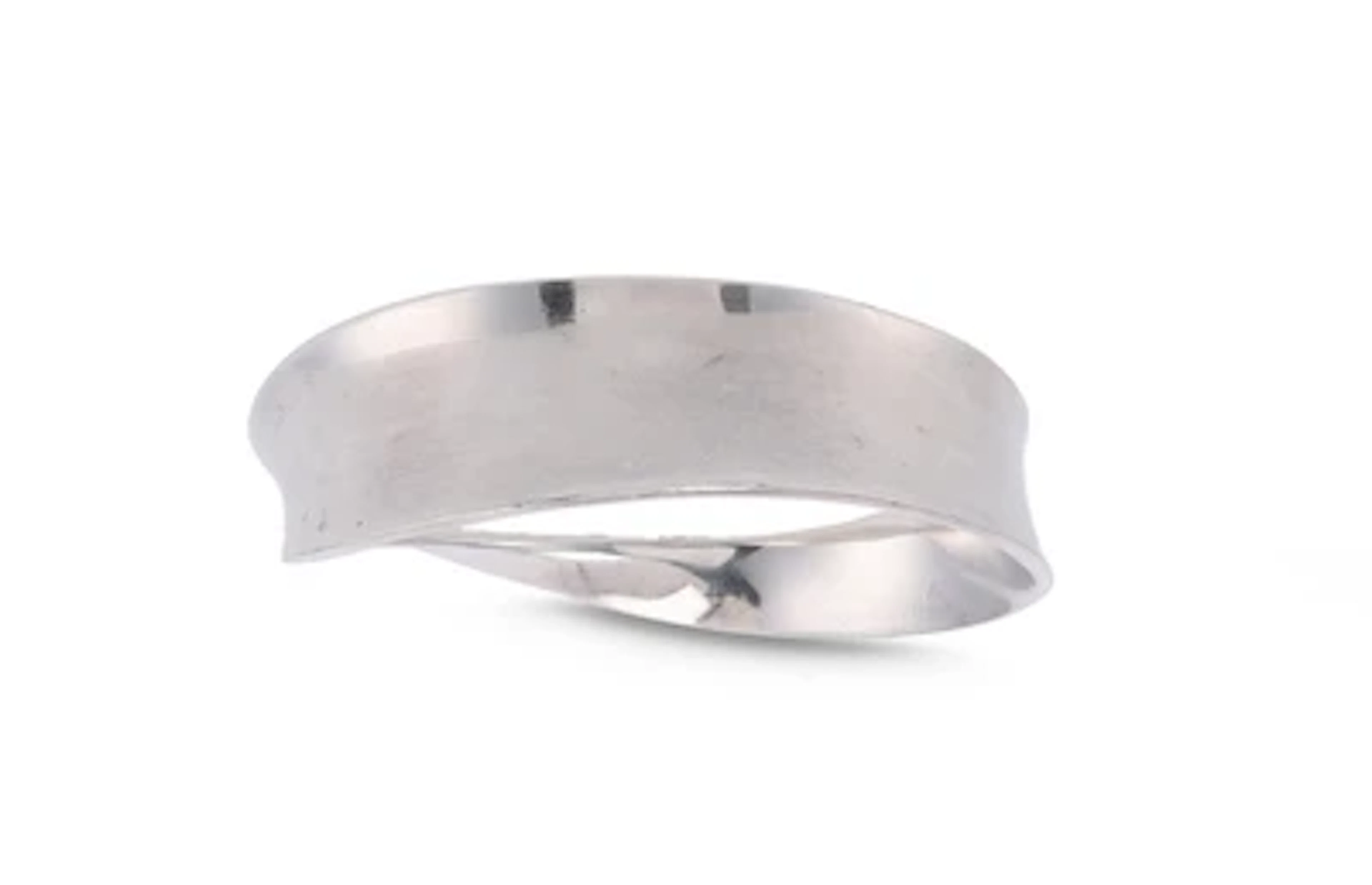 Viviana Torun Bülow-Hübe (1927-2004), Armreif 'Möbius' aus Sterlingsilber, Modellnummer: 206, Entwurf: 1968, Ausführung: Georg Jensen, Dänemark