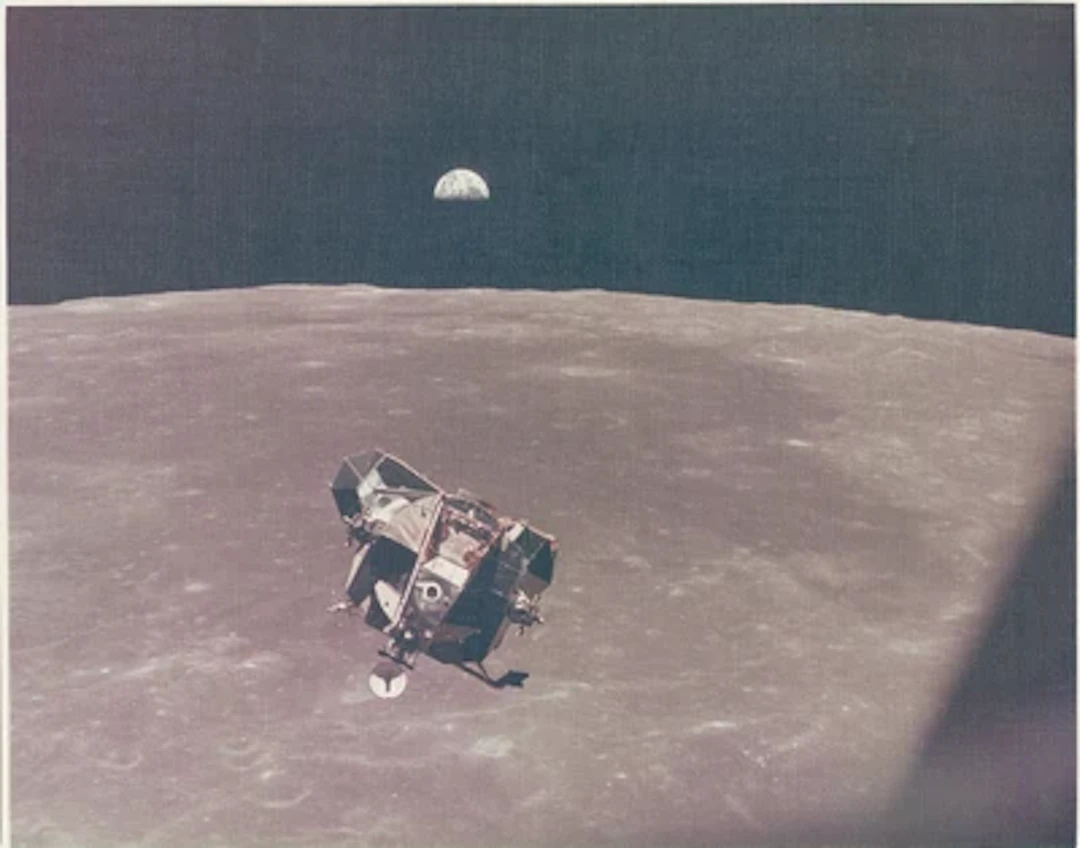 APOLLO 11 - LM Eagle and Earthrise