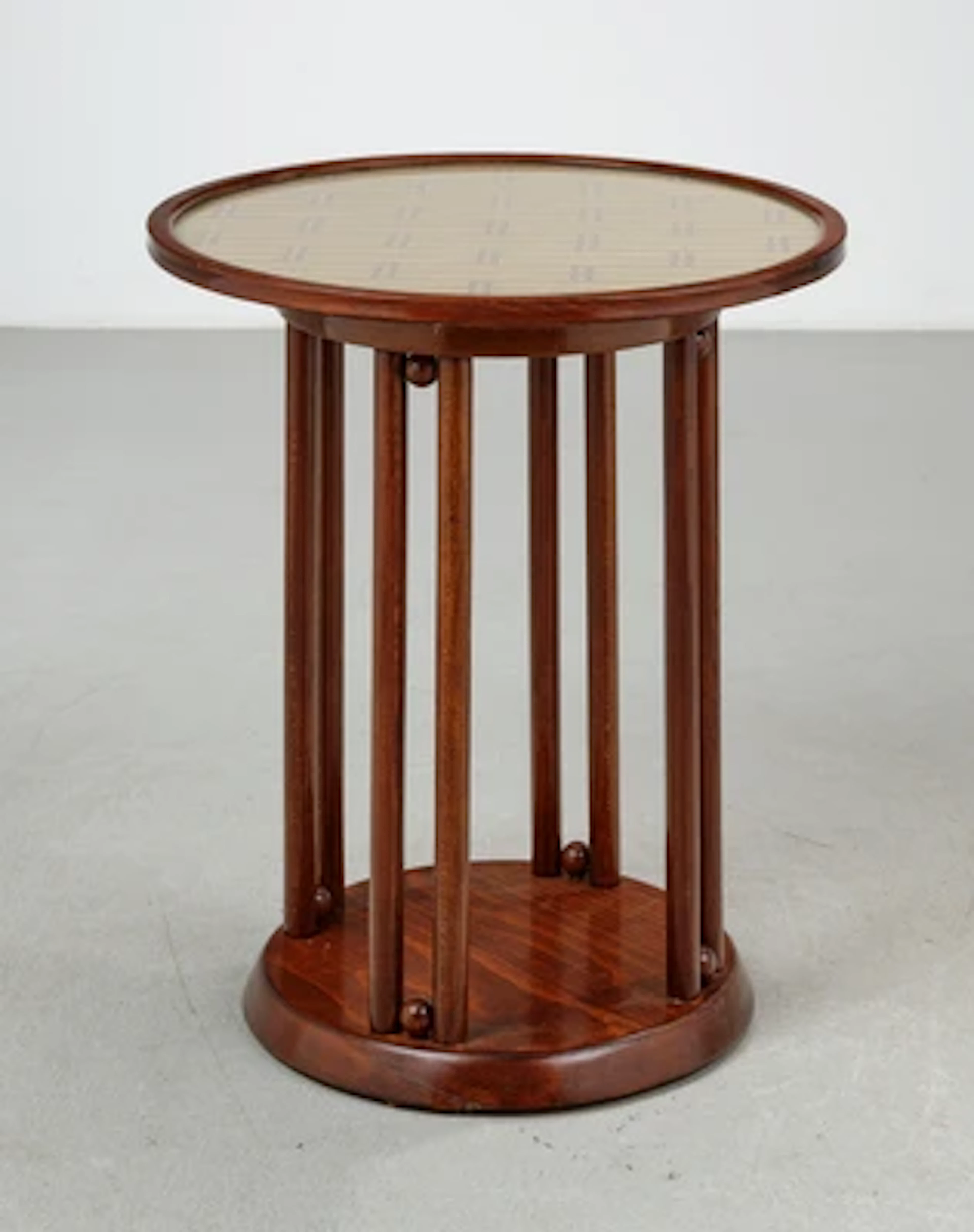 "Fledermaustisch", nach einem Entwurf von Josef Hoffmann, Entwurf: 1906, Ausführung: Firma Jacob & Josef Kohn, Wien
