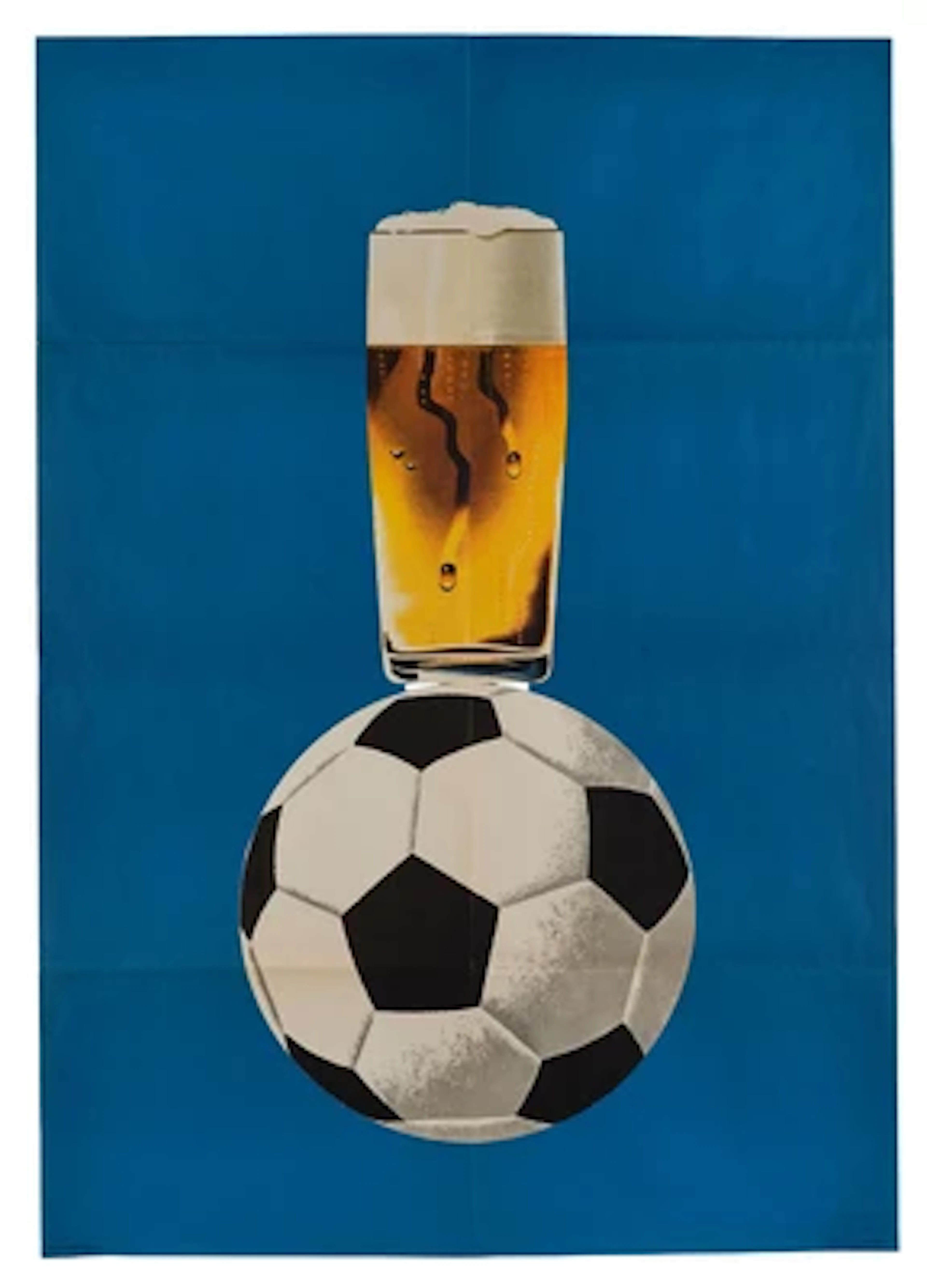 OHNE TITEL (BIER/FUSSBALL)