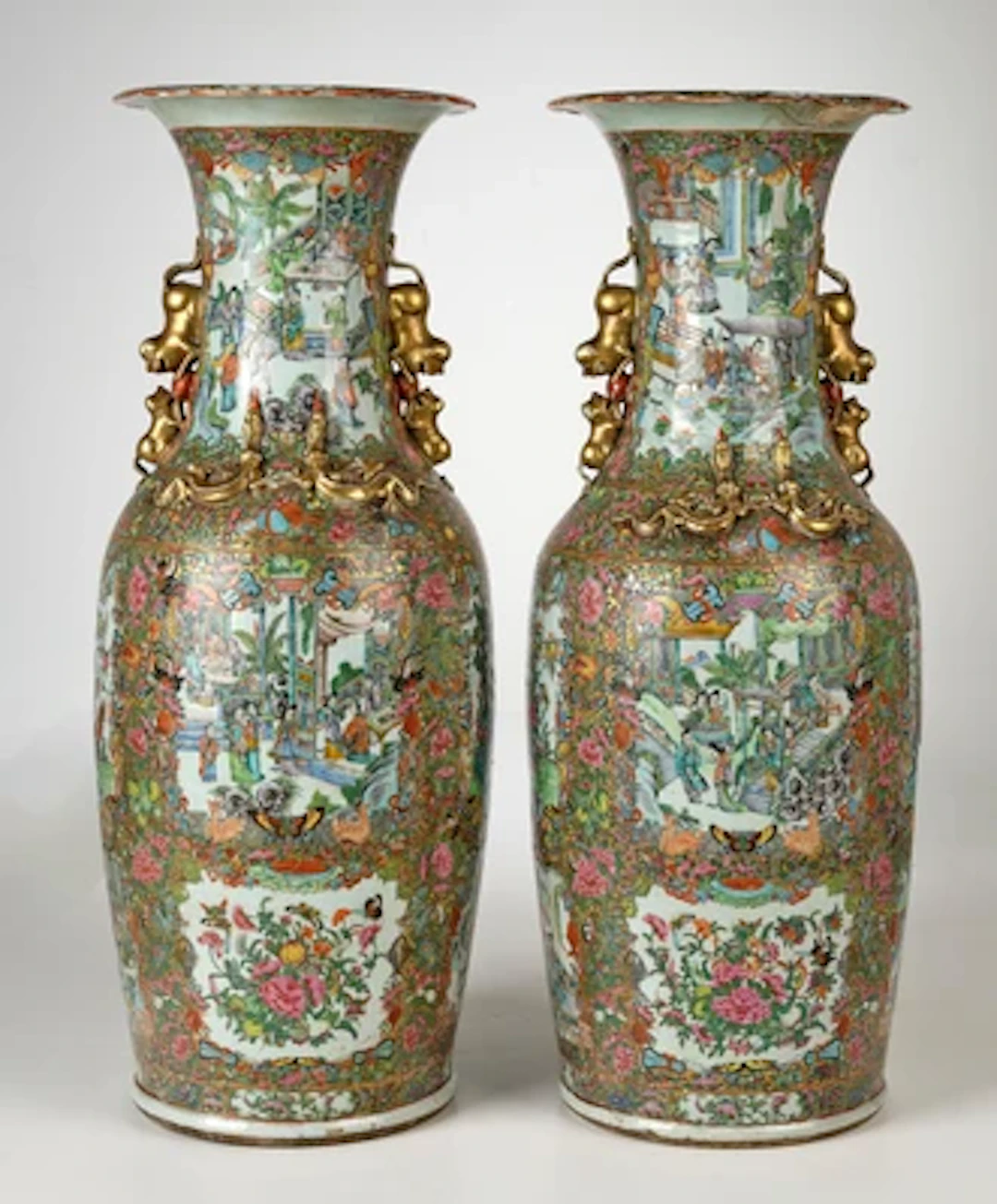 Paar große Famille rose Bodenvasen, China, 19. Jh.