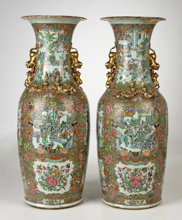 Paar große Famille rose Bodenvasen, China, 19. Jh.