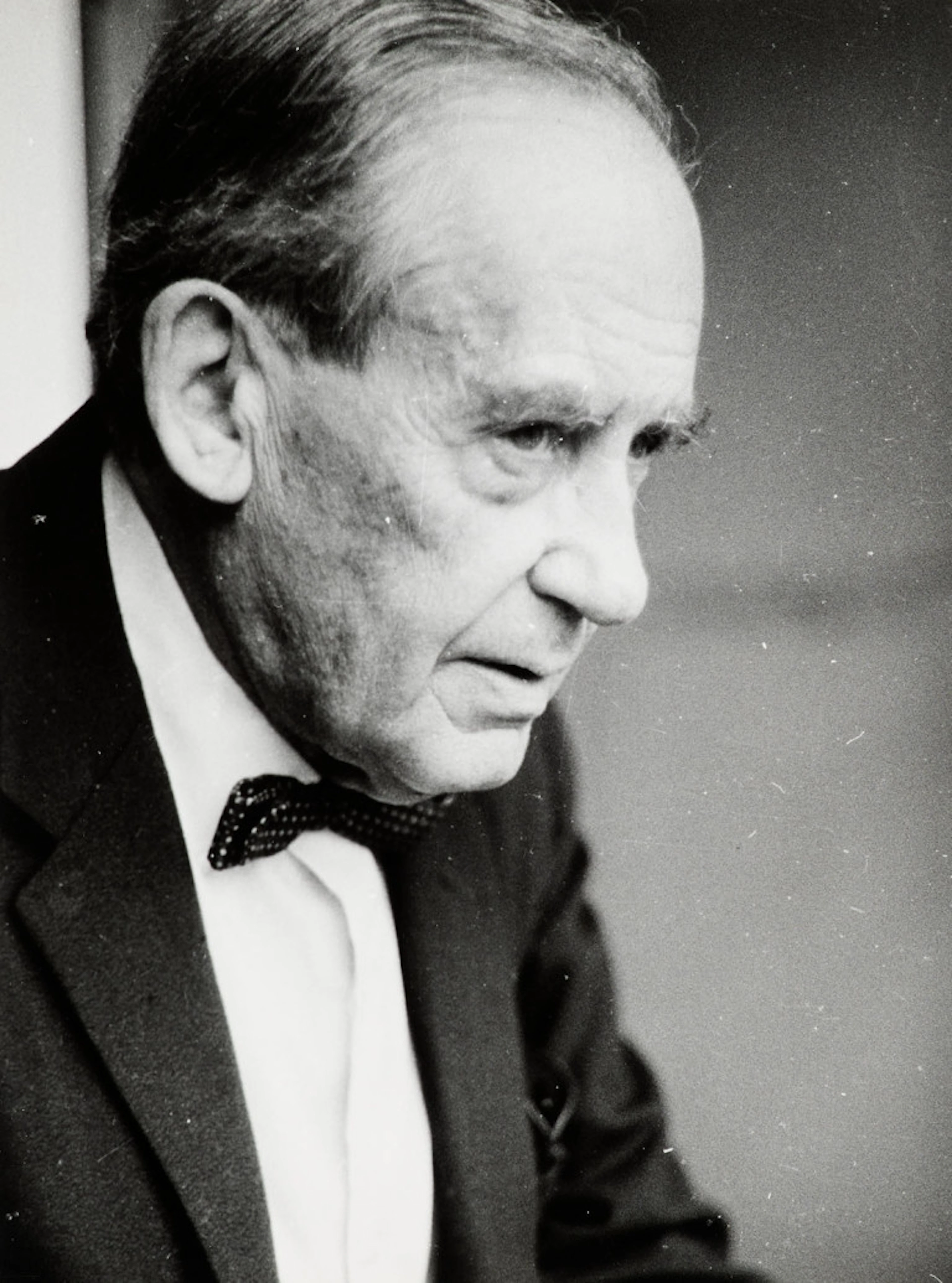 Lucien Hervé. Porträt von Walter Gropius. …