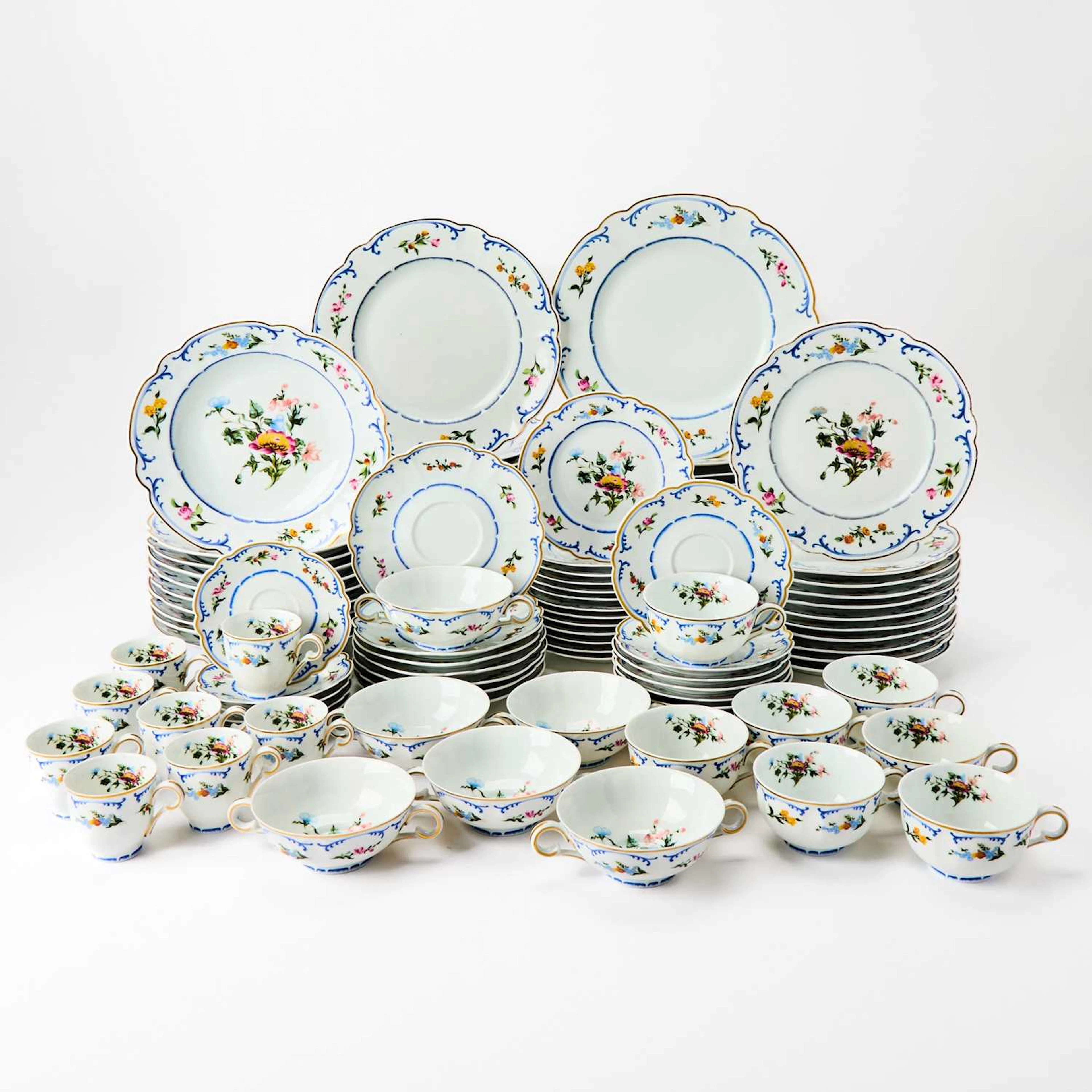 Large C. F. Haviland Limoges Porcelain "Marjolaine" Pattern Dinner Service