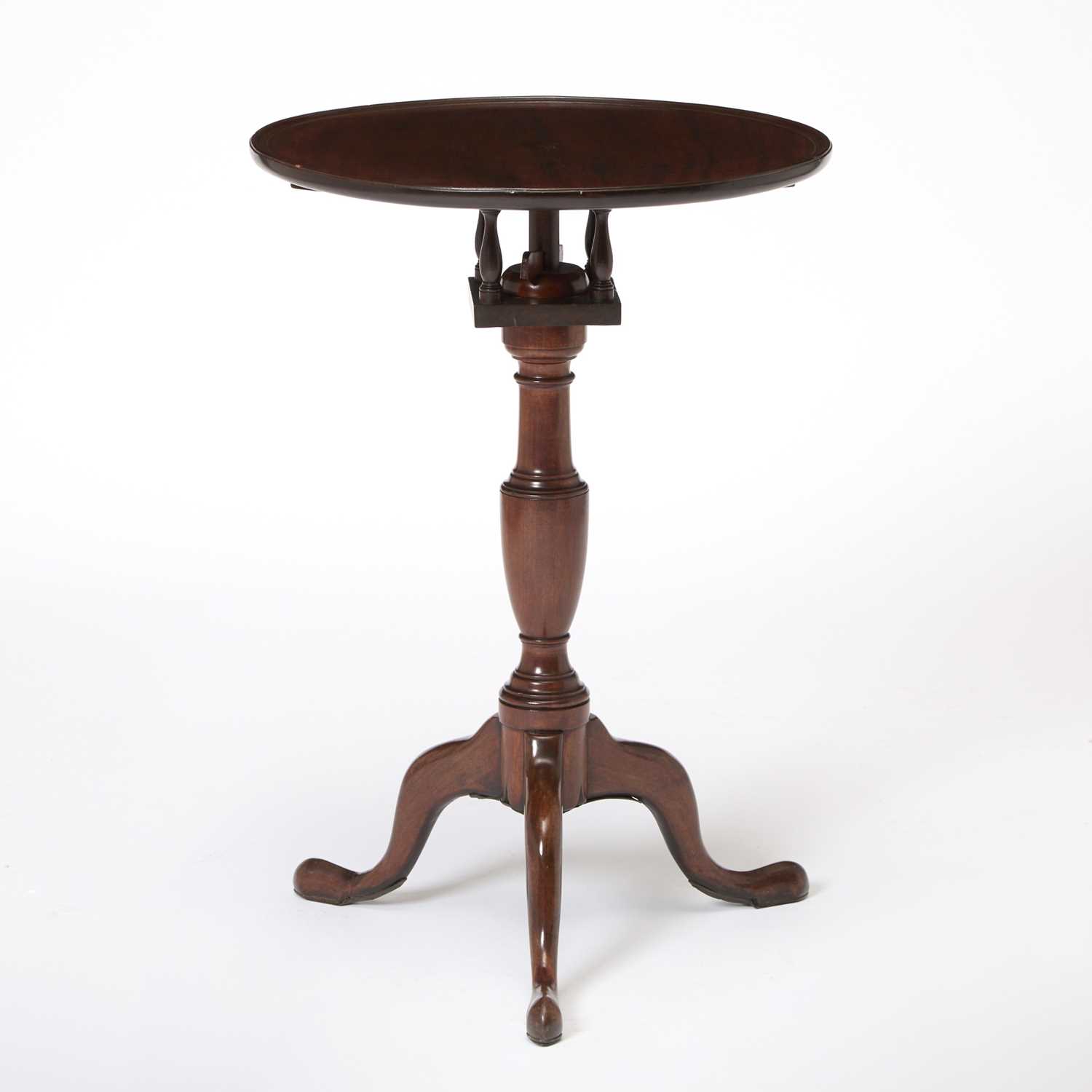 Queen Anne Dish-Top Tilt-Top Mahogany Candlestand