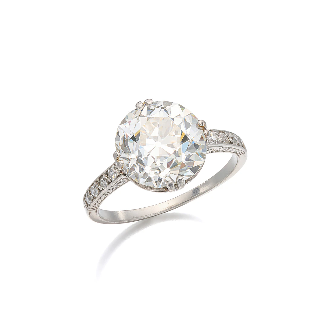 An Antique Diamond and Platinum Ring, circa 1920