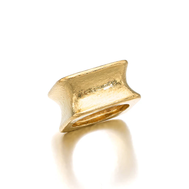 A Gold Ring, Zolotas