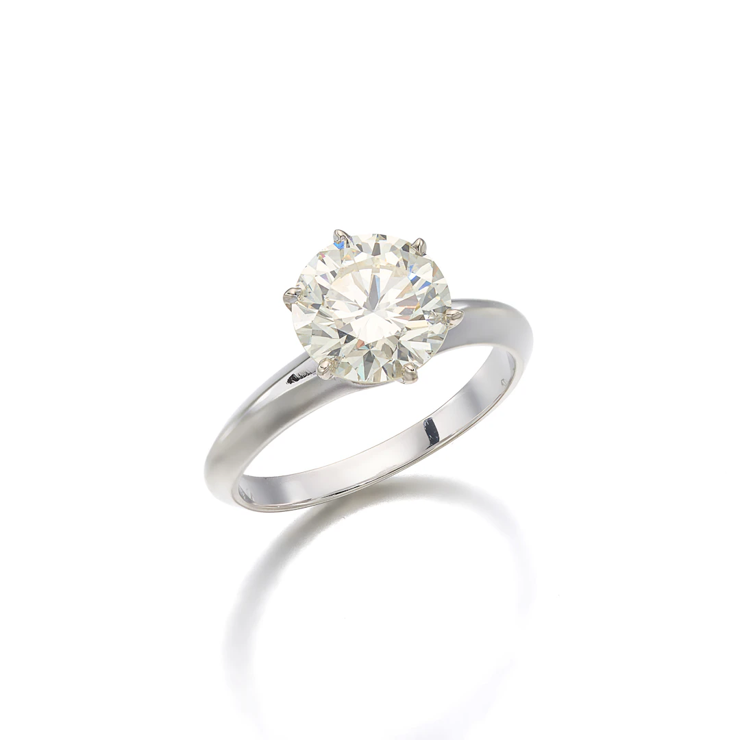 No Reserve | A Diamond Solitaire and White Gold Ring