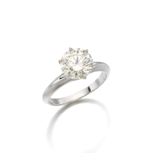 No Reserve | A Diamond Solitaire and White Gold Ring
