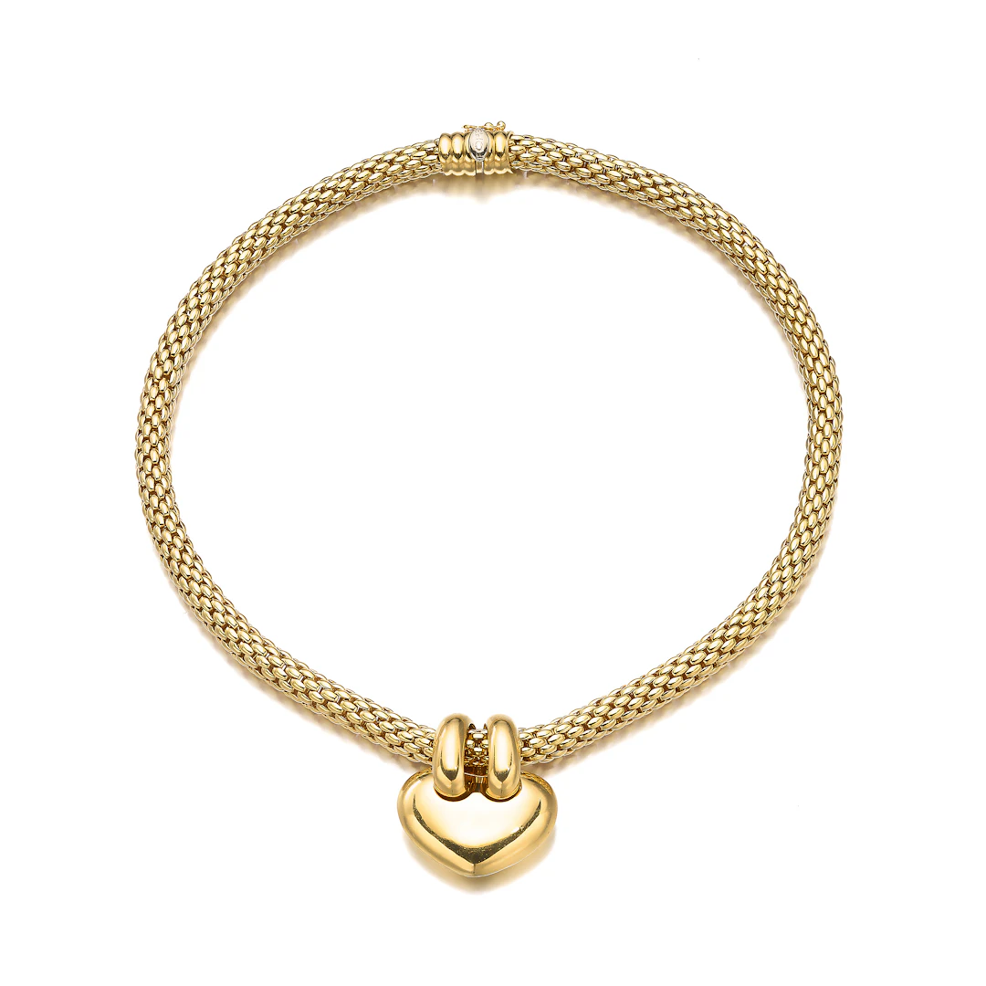 A Gold Pendant Necklace
