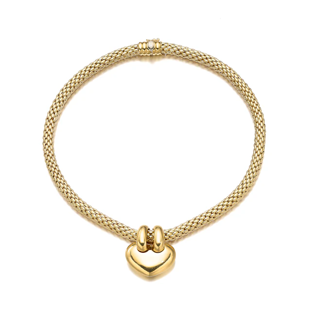 A Gold Pendant Necklace
