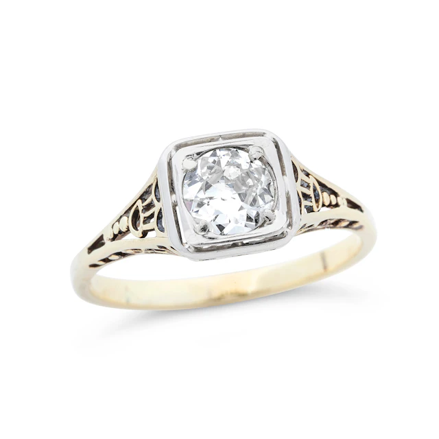 No Reserve | Diamond Solitaire and Gold Ring