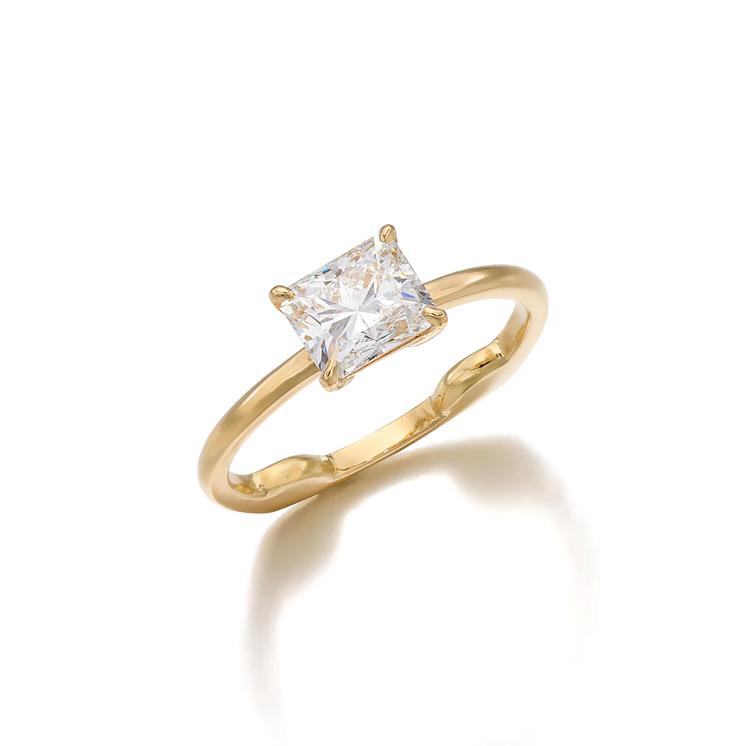 A Canadian Diamond Solitaire and Gold Ring, Royal de Versailles