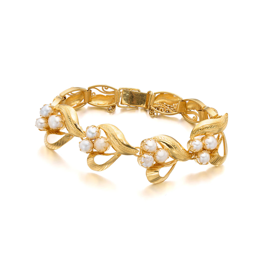 A Cultured Pearl and Gold Bracelet