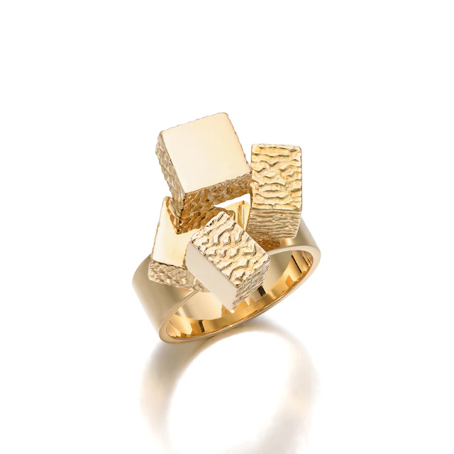 A Gold Ring, Cavelti