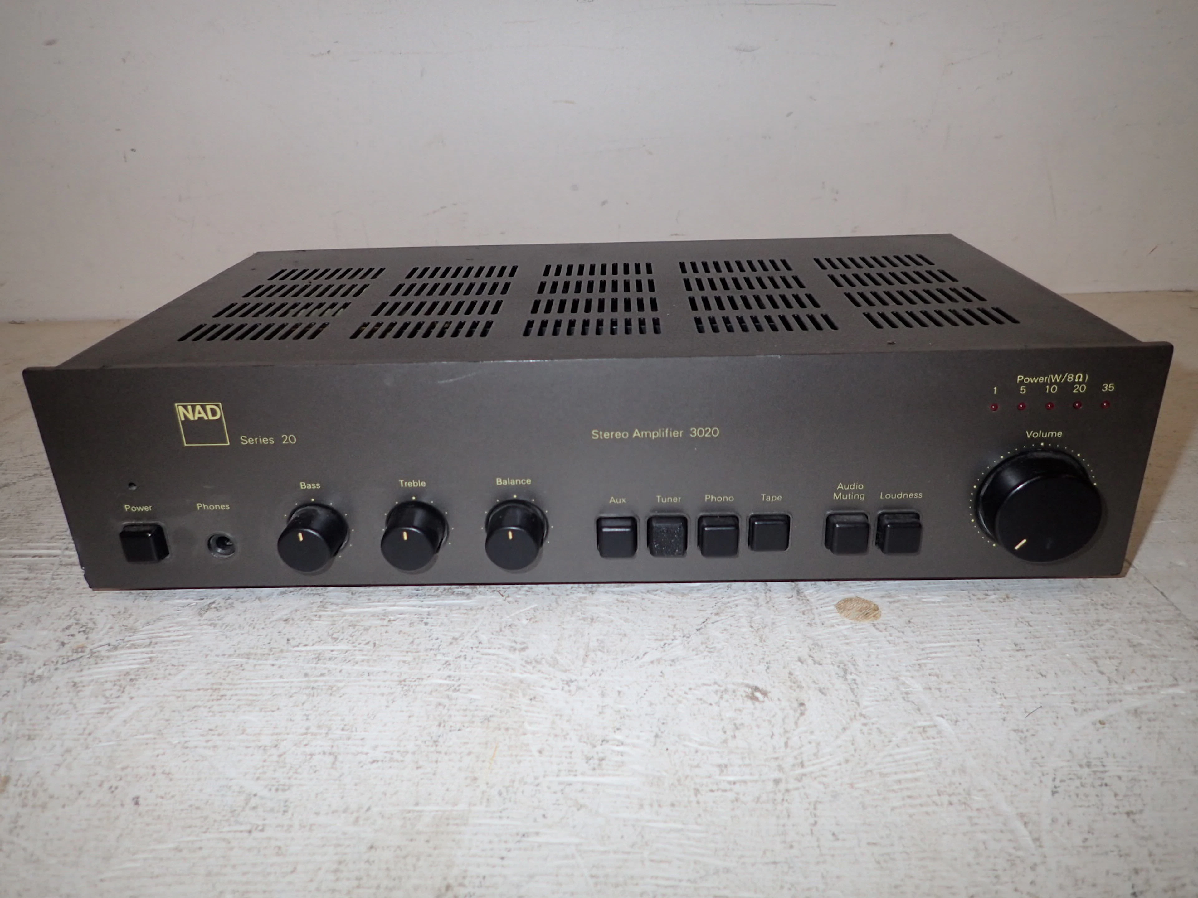 NAD 3020 Amplifier
