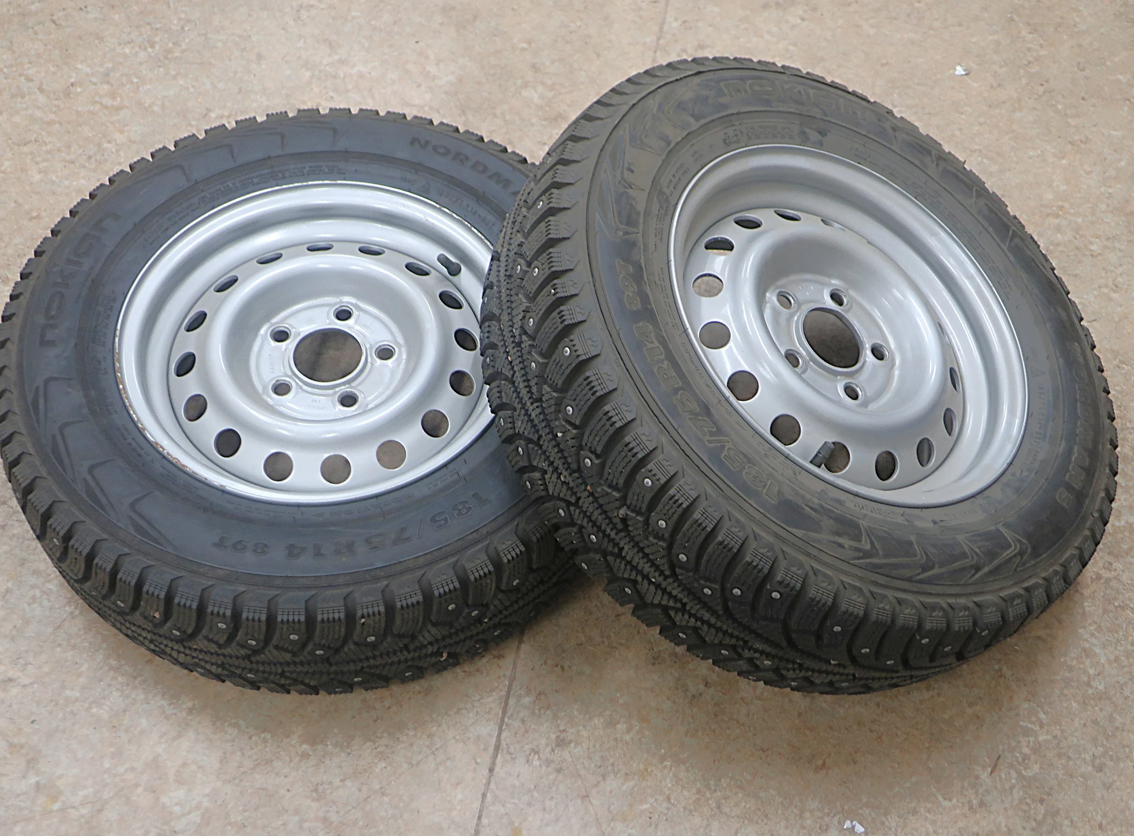 2st VINTERDÄCK PÅ FÄLG 185/75 R14