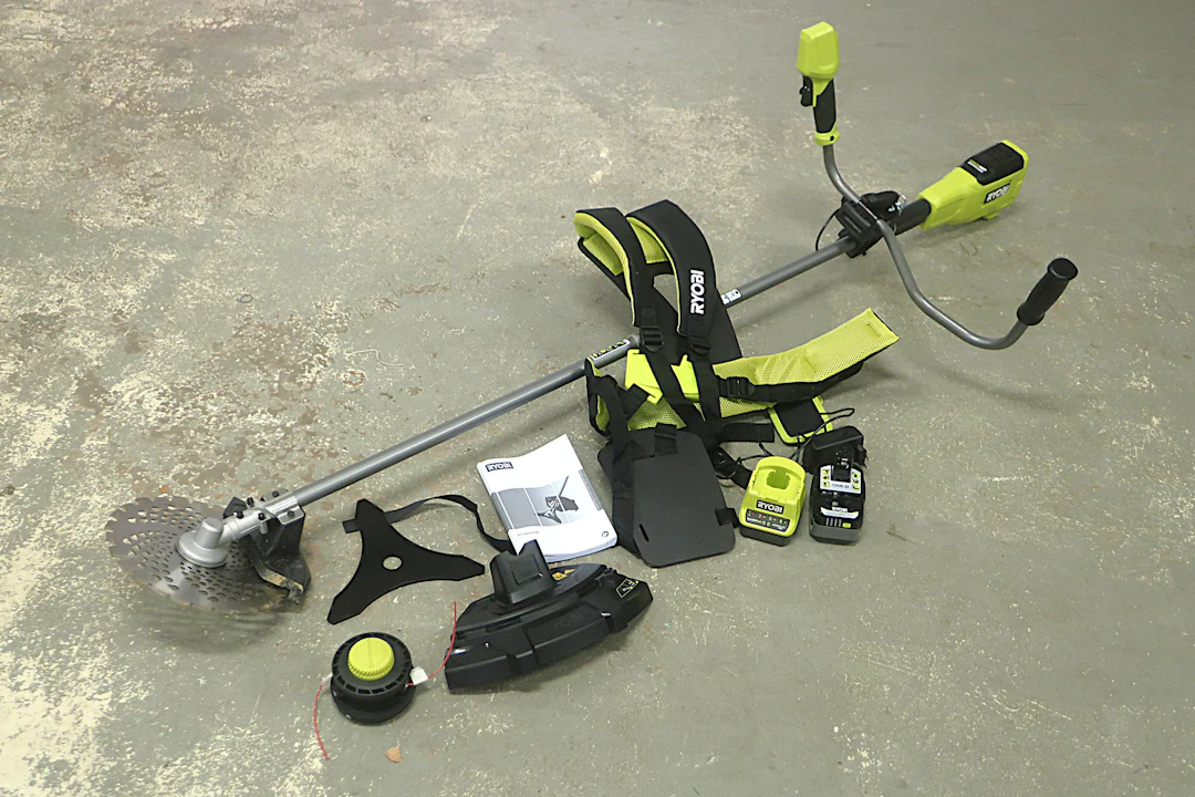 RYOBI RÖJSÅG MED TILLBEHÖR