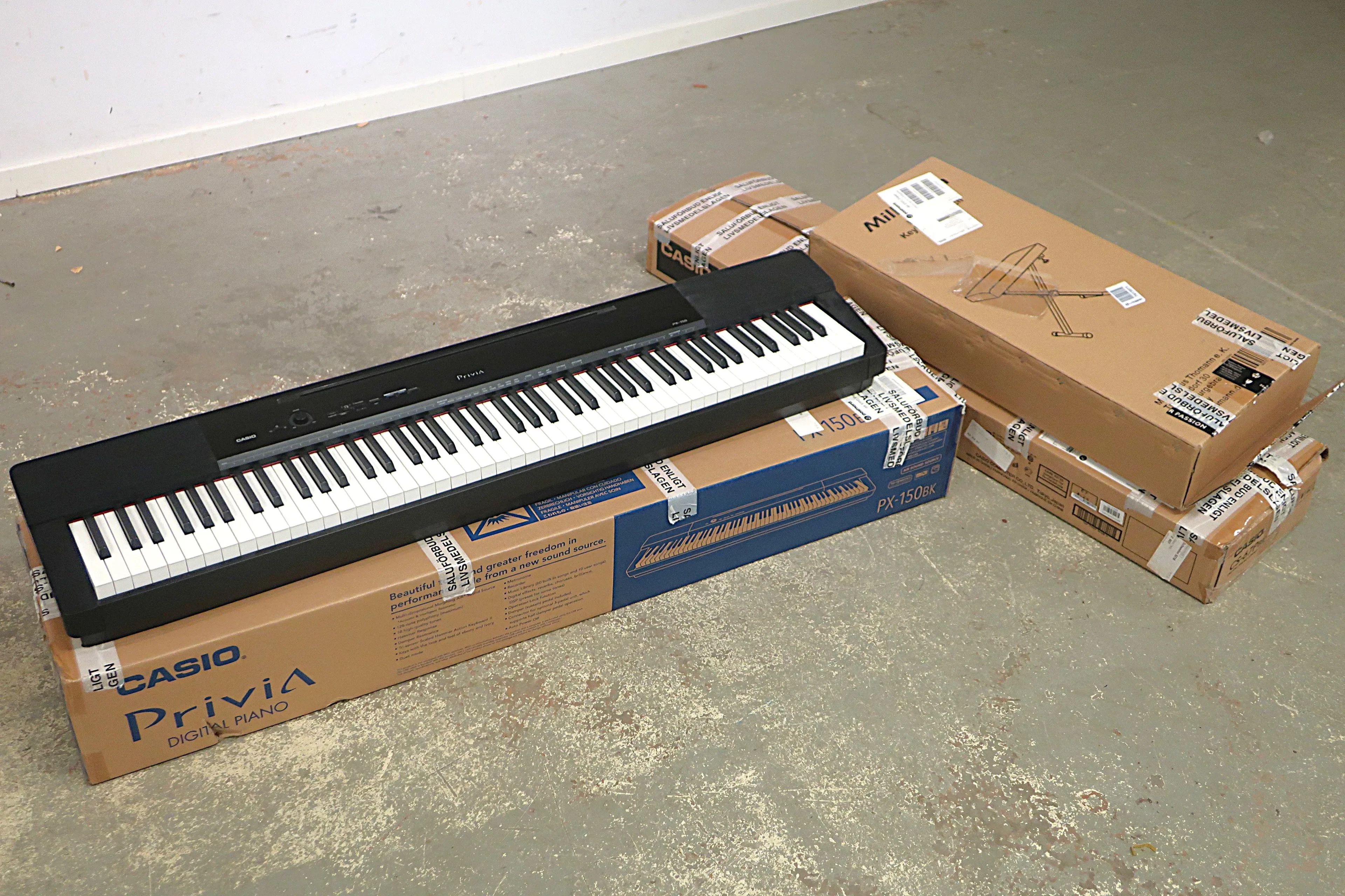 DIGITAL PIANO MED STÄLLNING OCH PALL