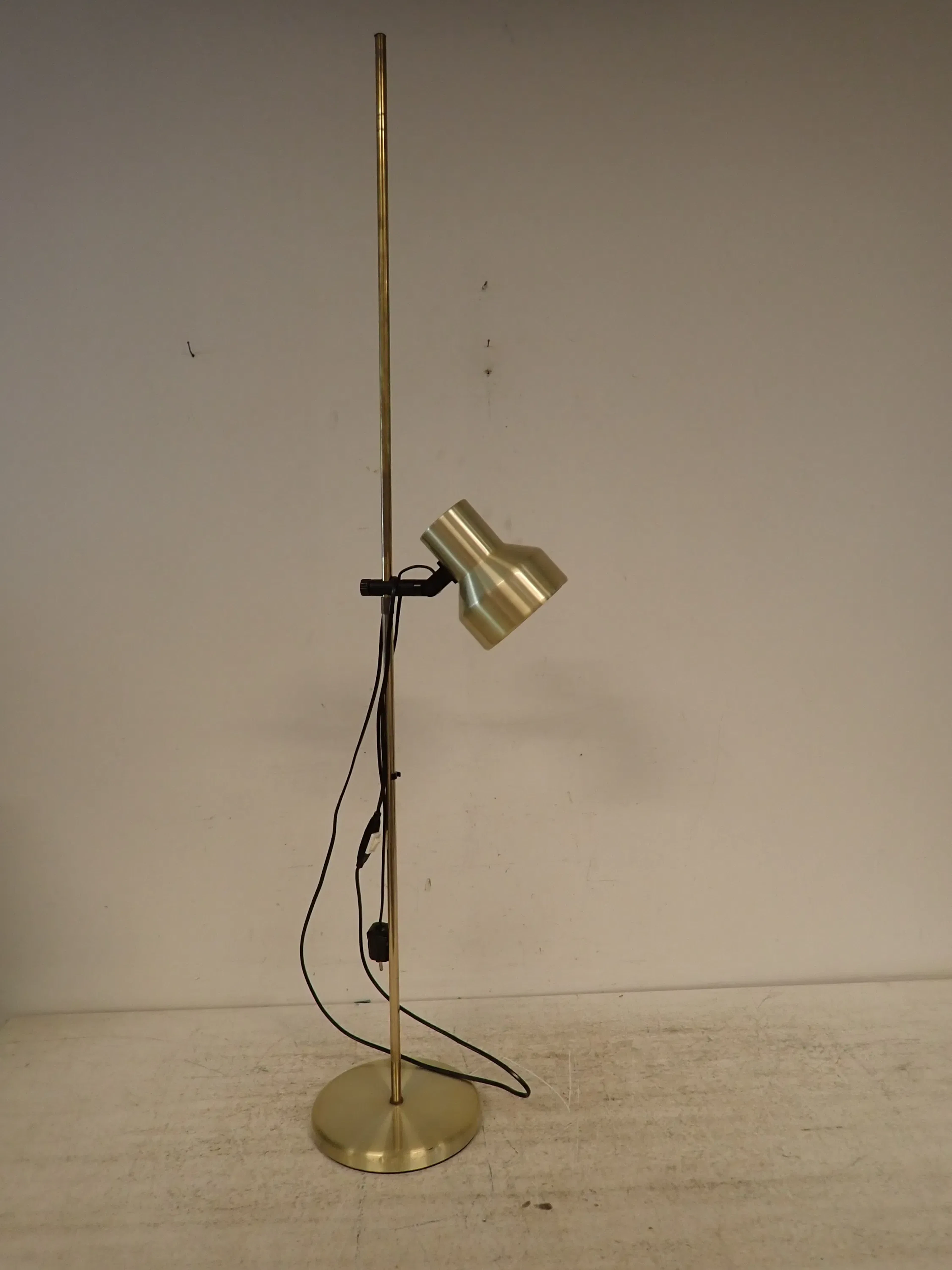 GOLVLAMPA , Belid typ 115