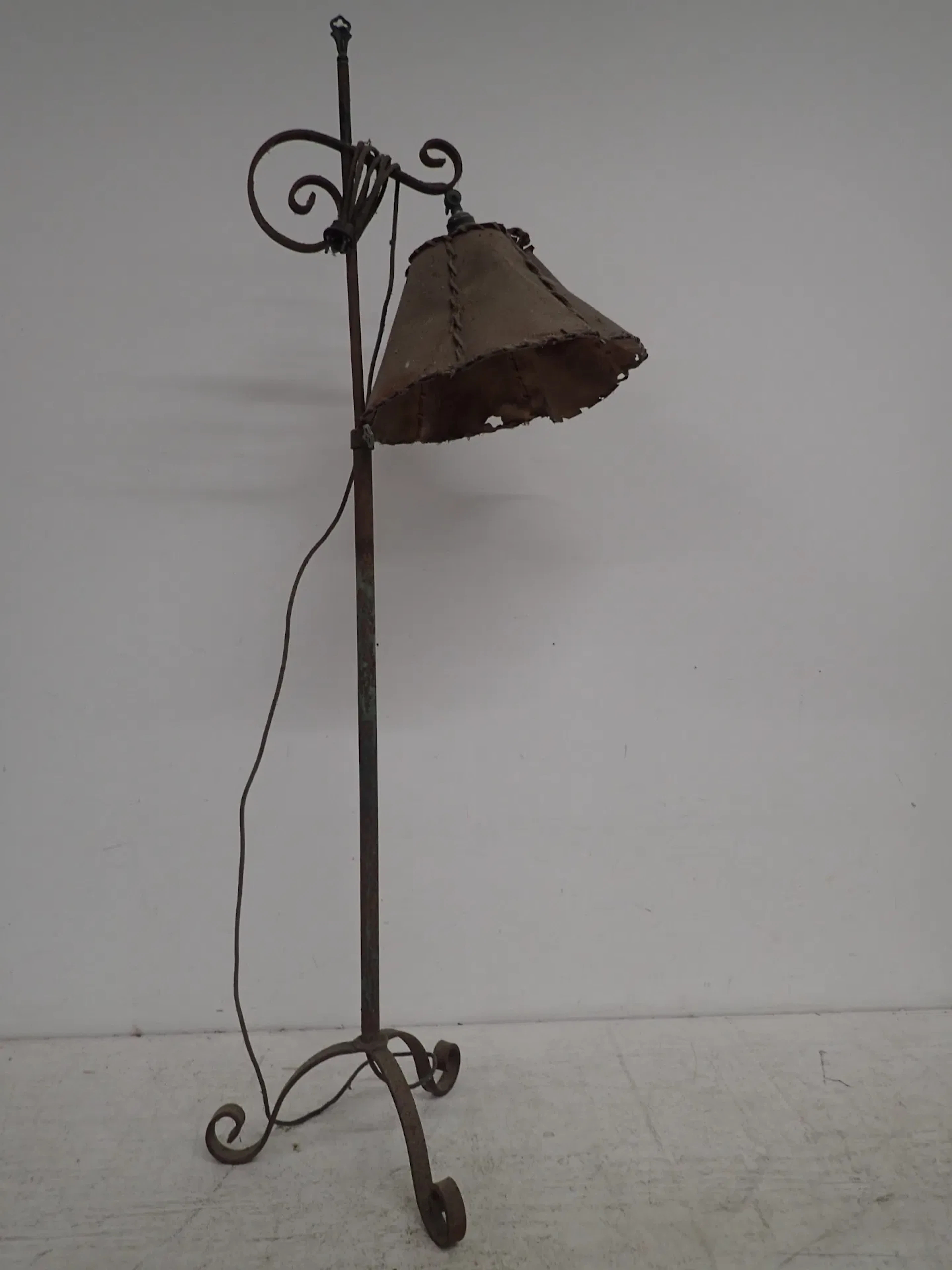 Golvlampa i smide H:135cm