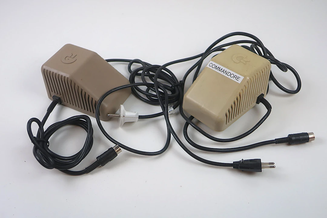 2st TRANSFORMATORER TILL COMMODORE 64