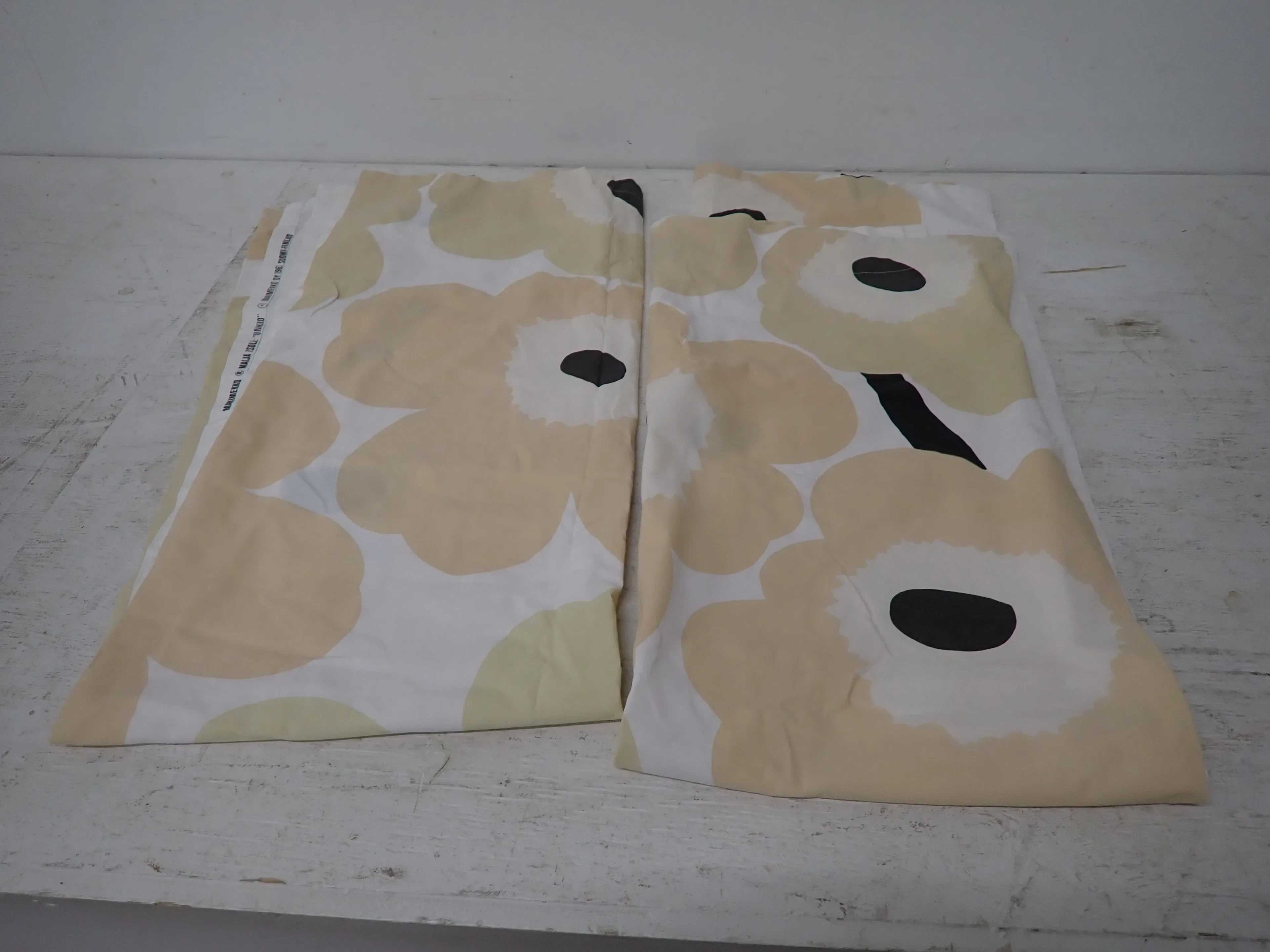 2 st GARDINLÄNGDER "Unikko" Maija Isola, Marimekko