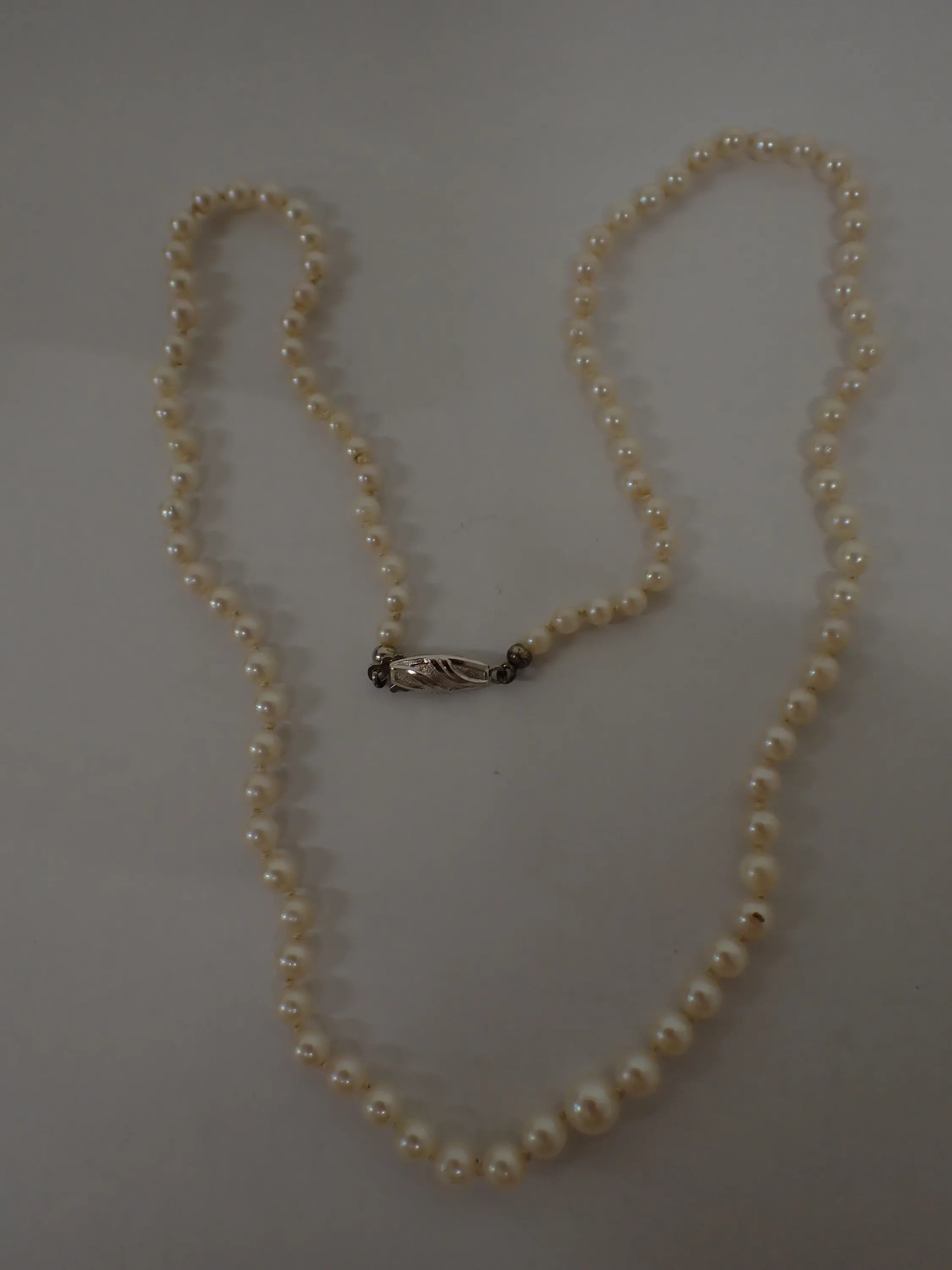 PÄRLHALSBAND med Silverlås