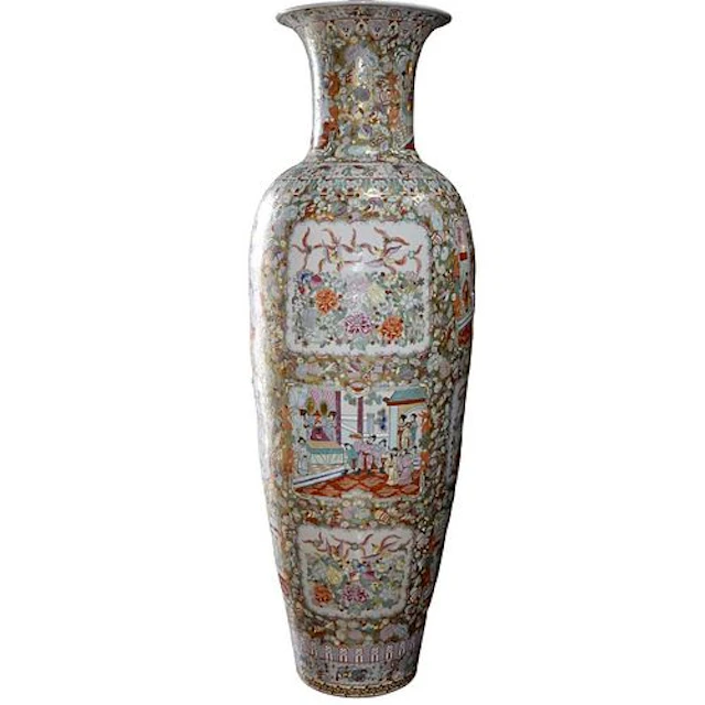 Palatial Chinese Porcelain Urn