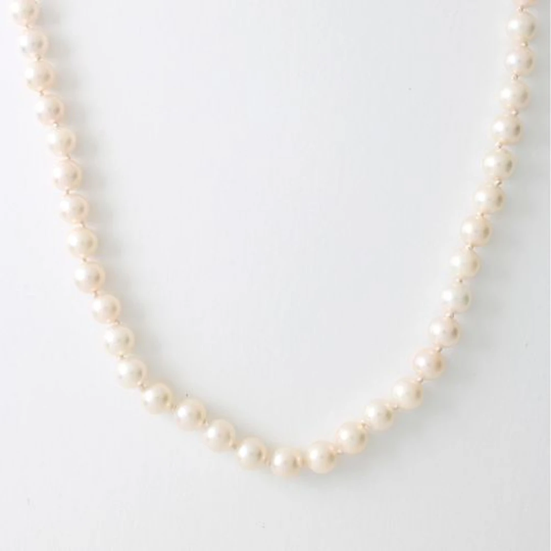 Fine Vintage Single Strand 6.4-6.5mm Pearl and 14