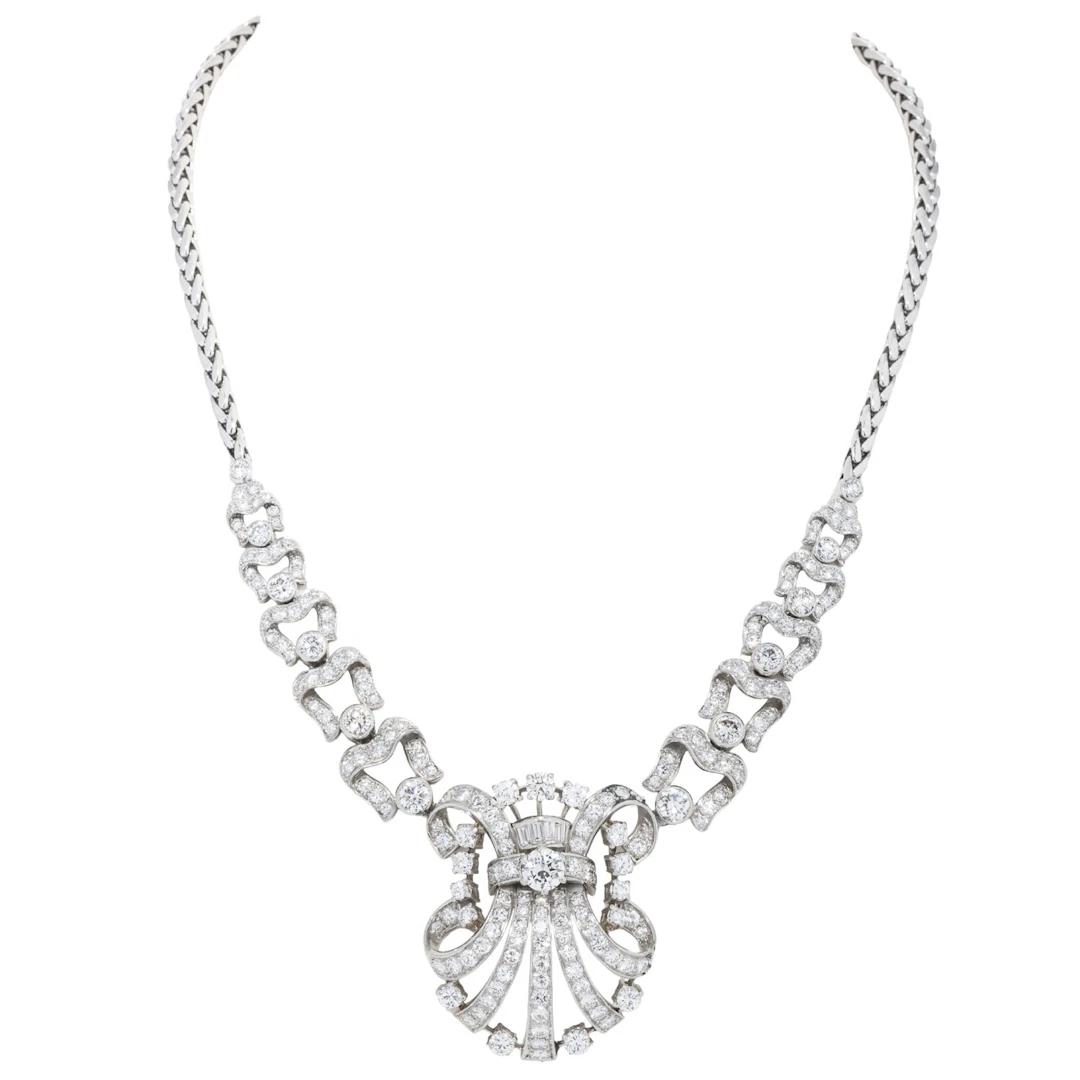 Collier mit zahlreichen Diamanten