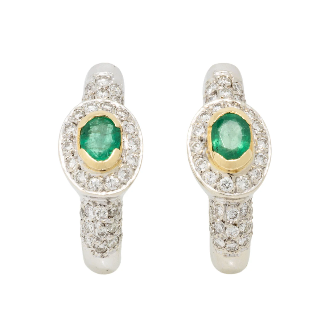 Ohrringe mit Smaragden und Brillanten zus. ca. 0,7 ct