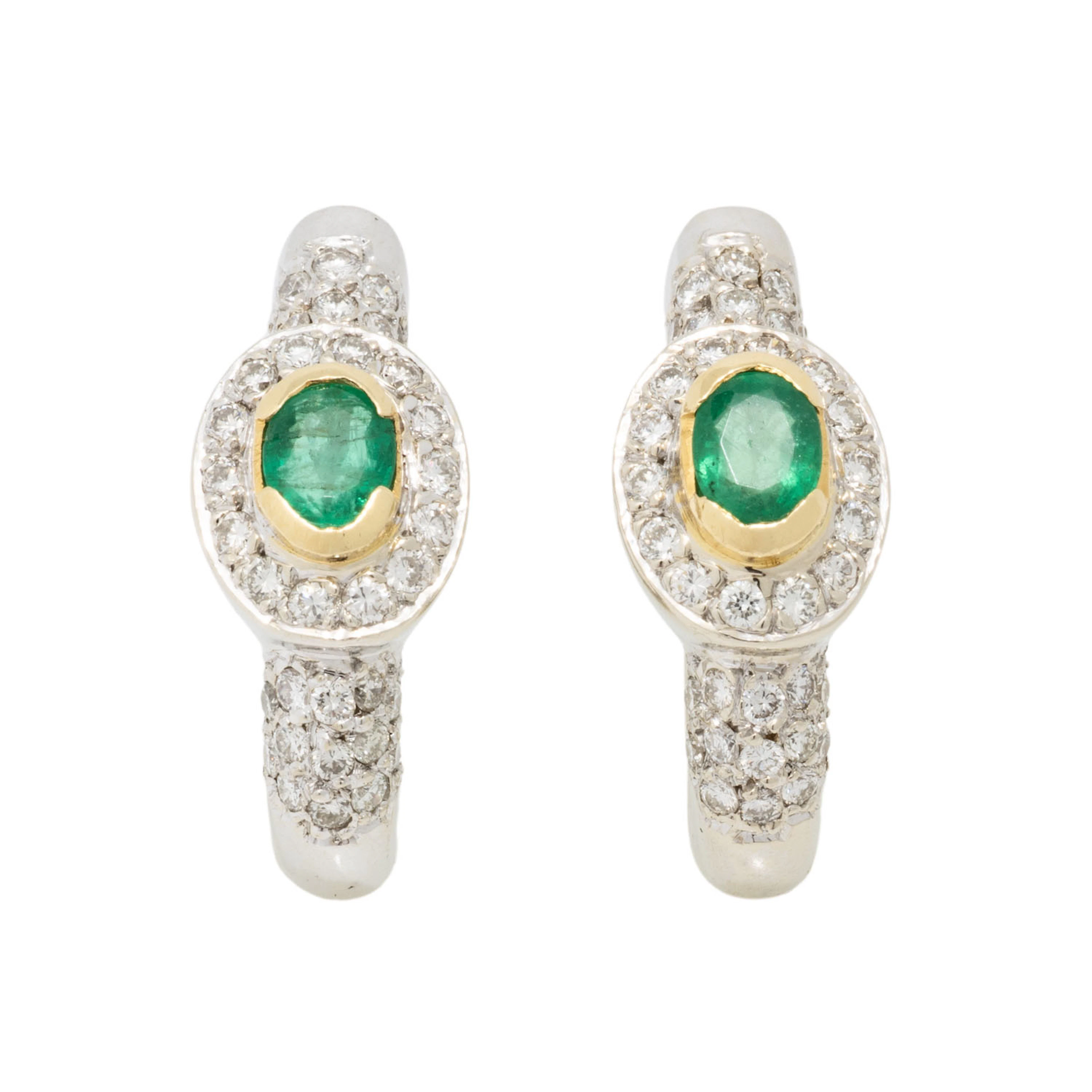 Ohrringe mit Smaragden und Brillanten zus. ca. 0,7 ct