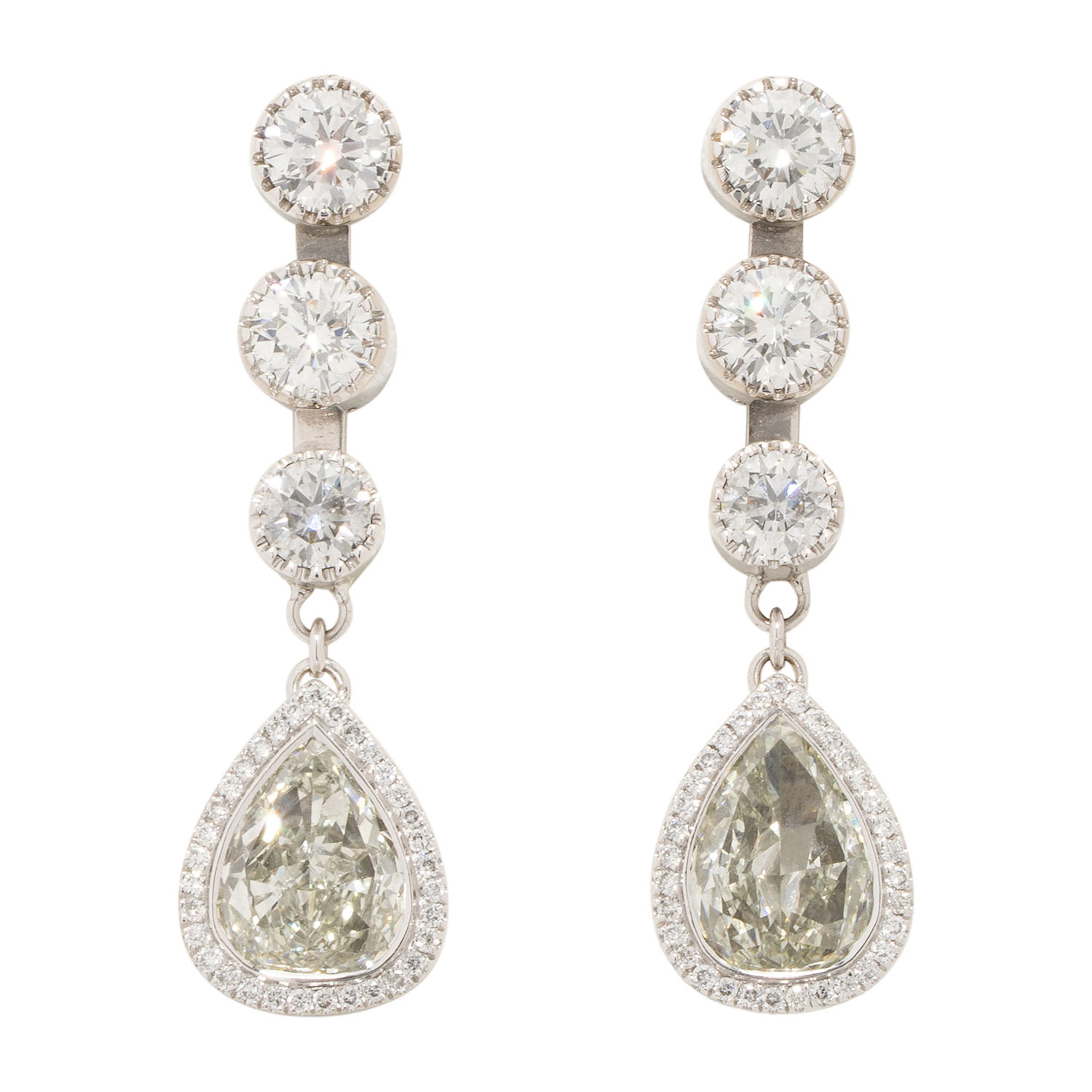Ohrringe mit 2 Diamanttropfen zus. ca. 2,8 ct